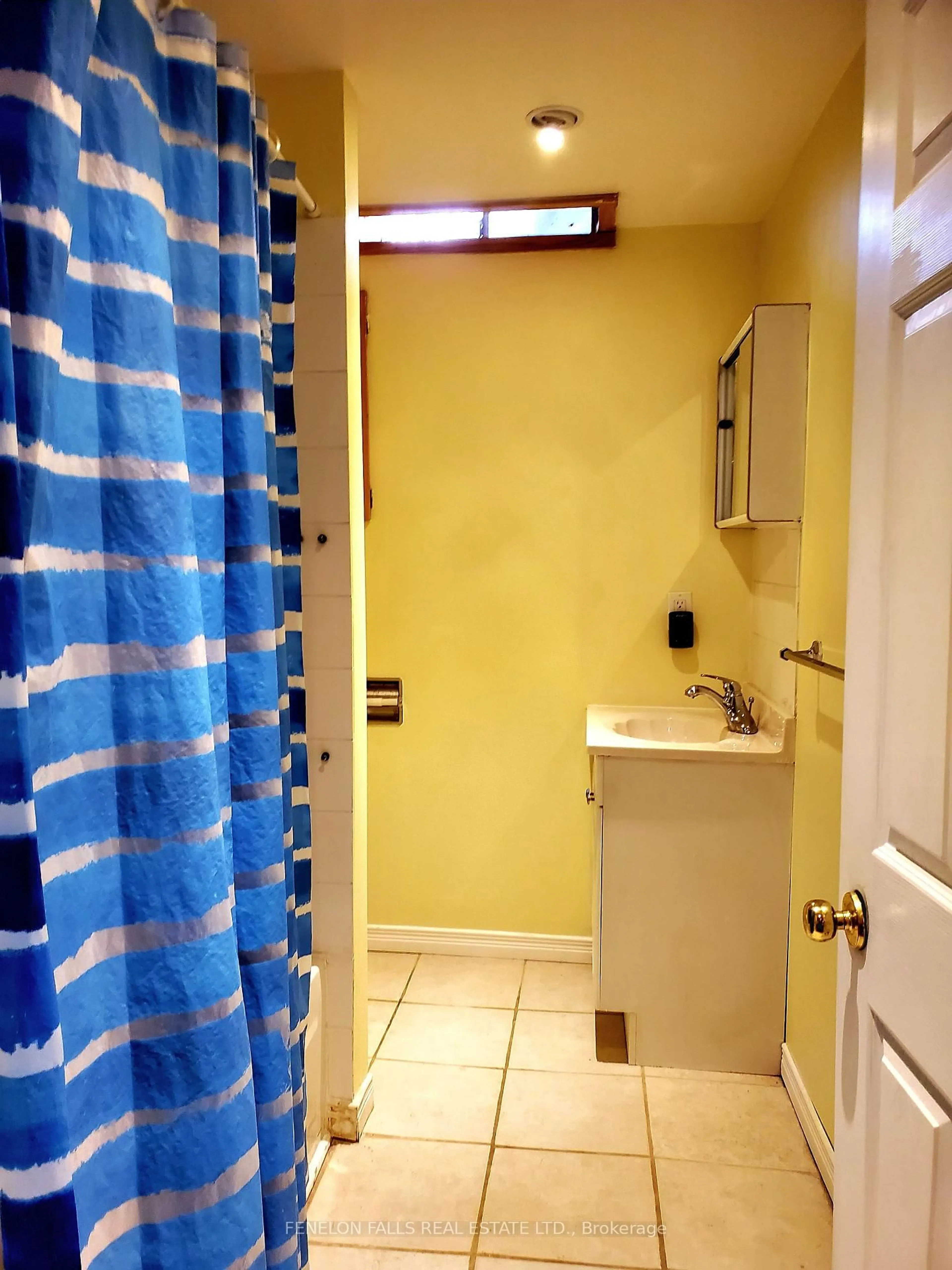 Standard bathroom, unknown for 180 Orchard Park Rd, Kawartha Lakes Ontario K9V 6A6