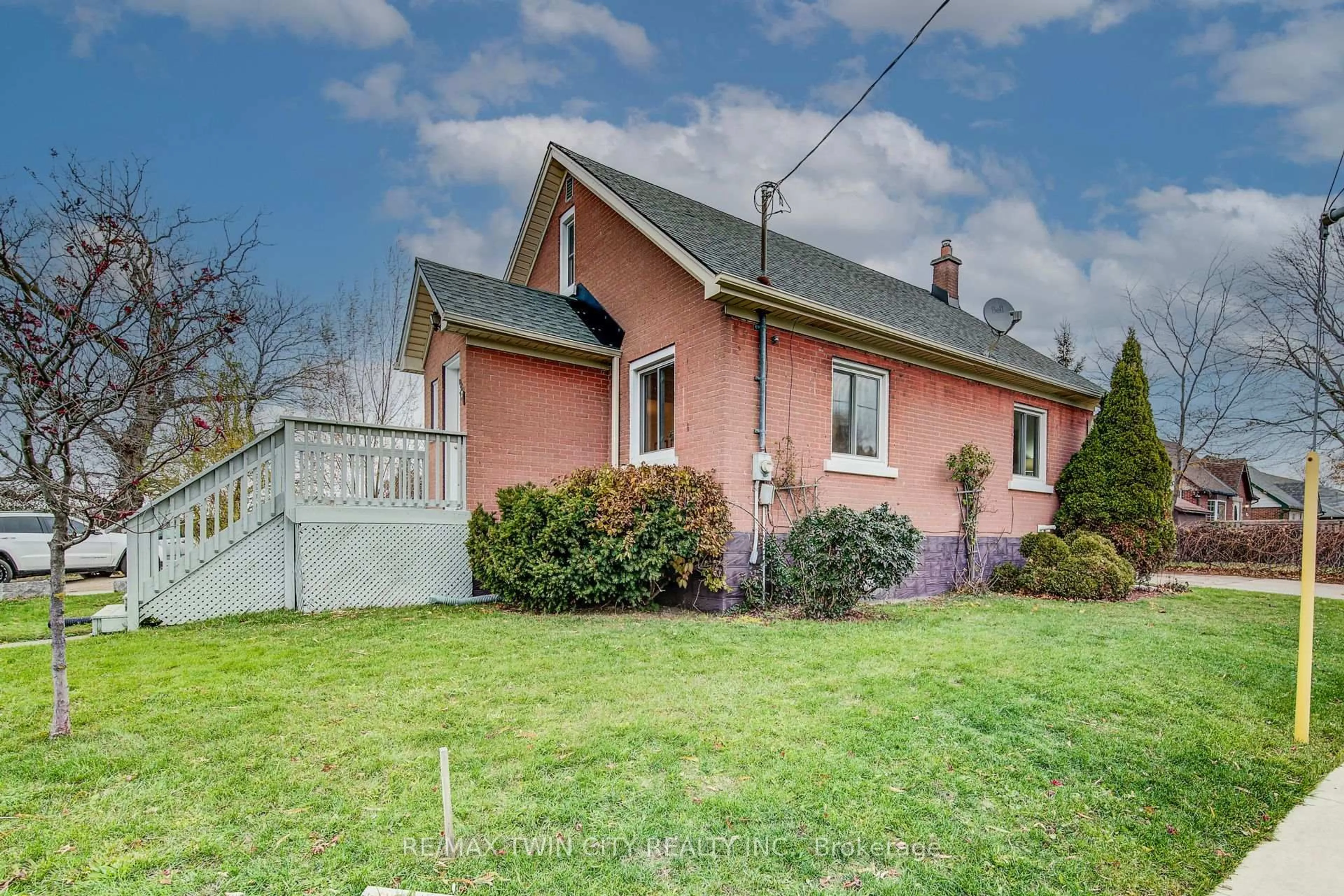 Unknown for 62 Ann St, Waterloo Ontario N2B 1X9