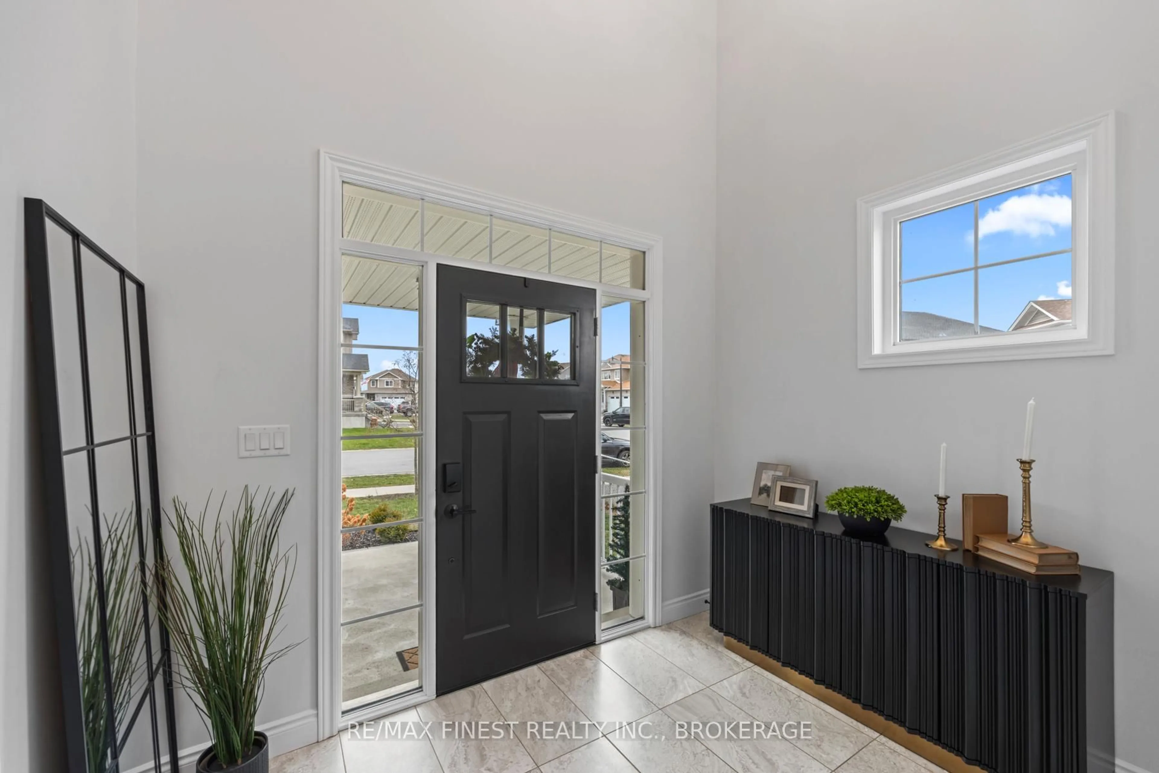 Indoor entryway for 515 Beth Cres, Kingston Ontario K7P 0K9