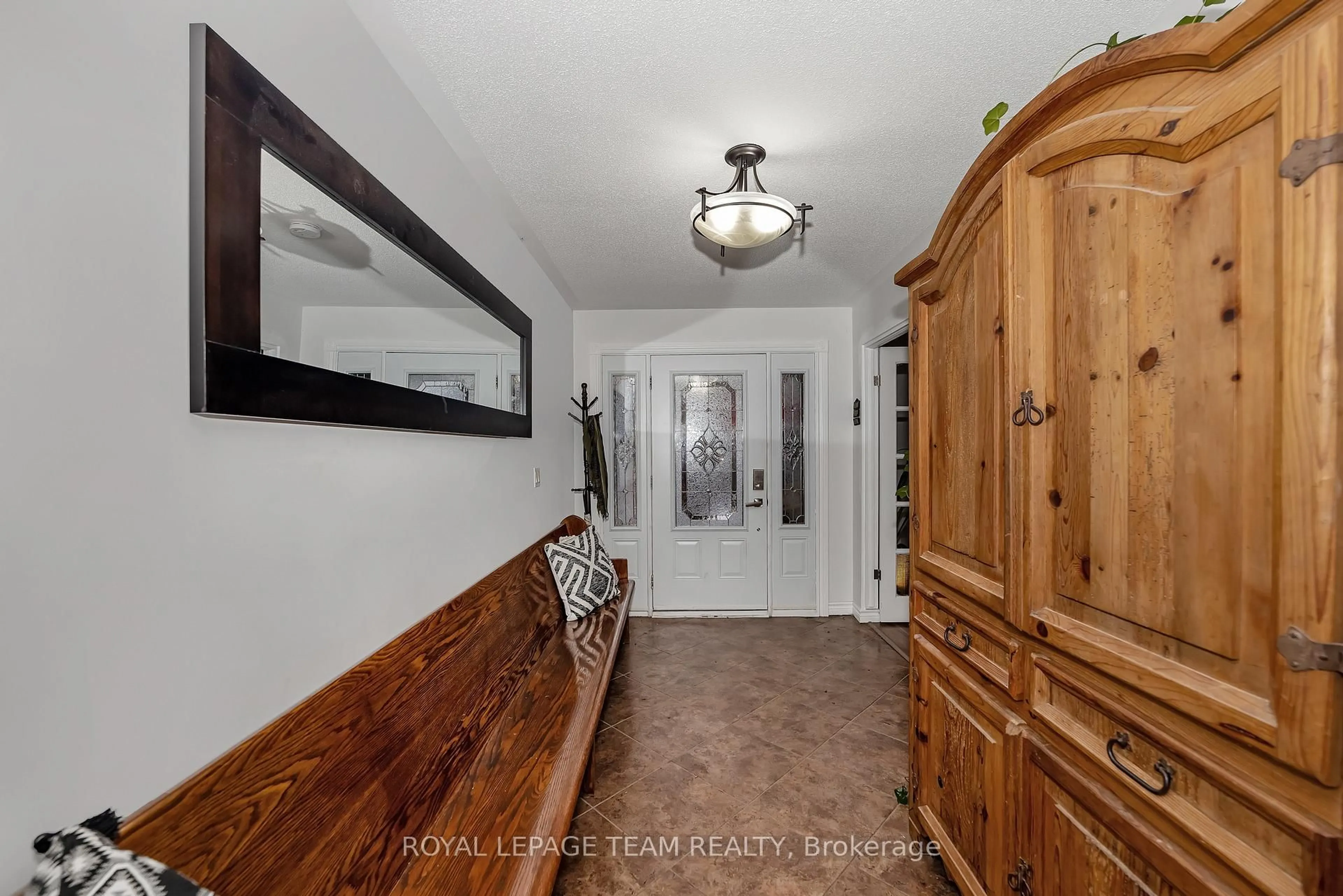 Indoor entryway for 7 Main St, Cobden Ontario K0J 1K0