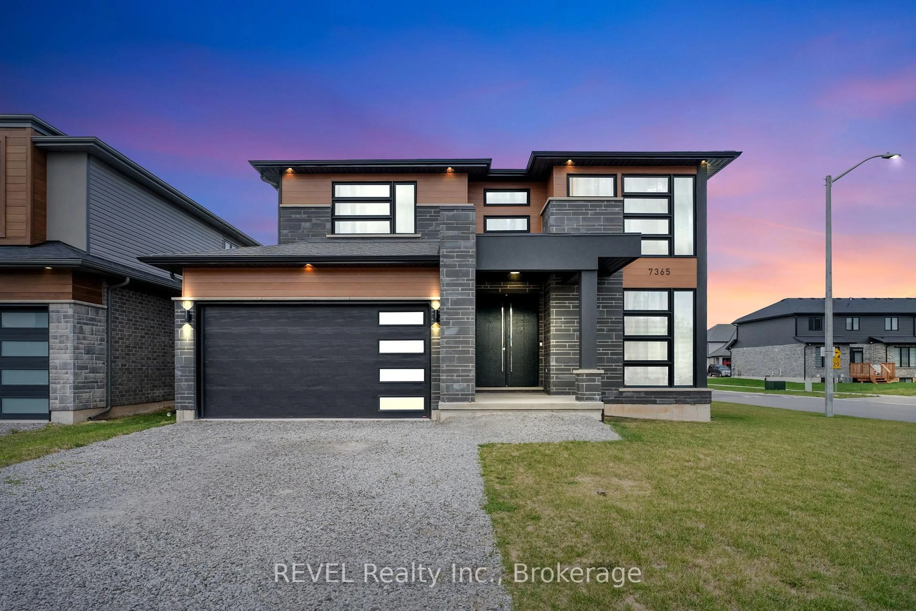 Home with brick exterior material, street for 7365 Jonathan Dr, Niagara Falls Ontario L2H 3T3