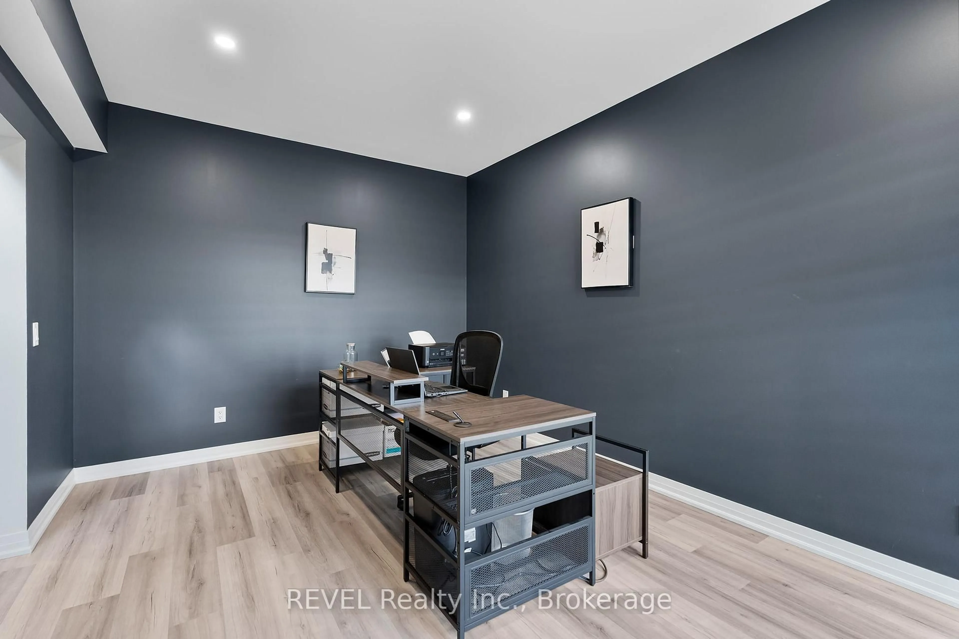 A pic of a room for 7365 Jonathan Dr, Niagara Falls Ontario L2H 3T3