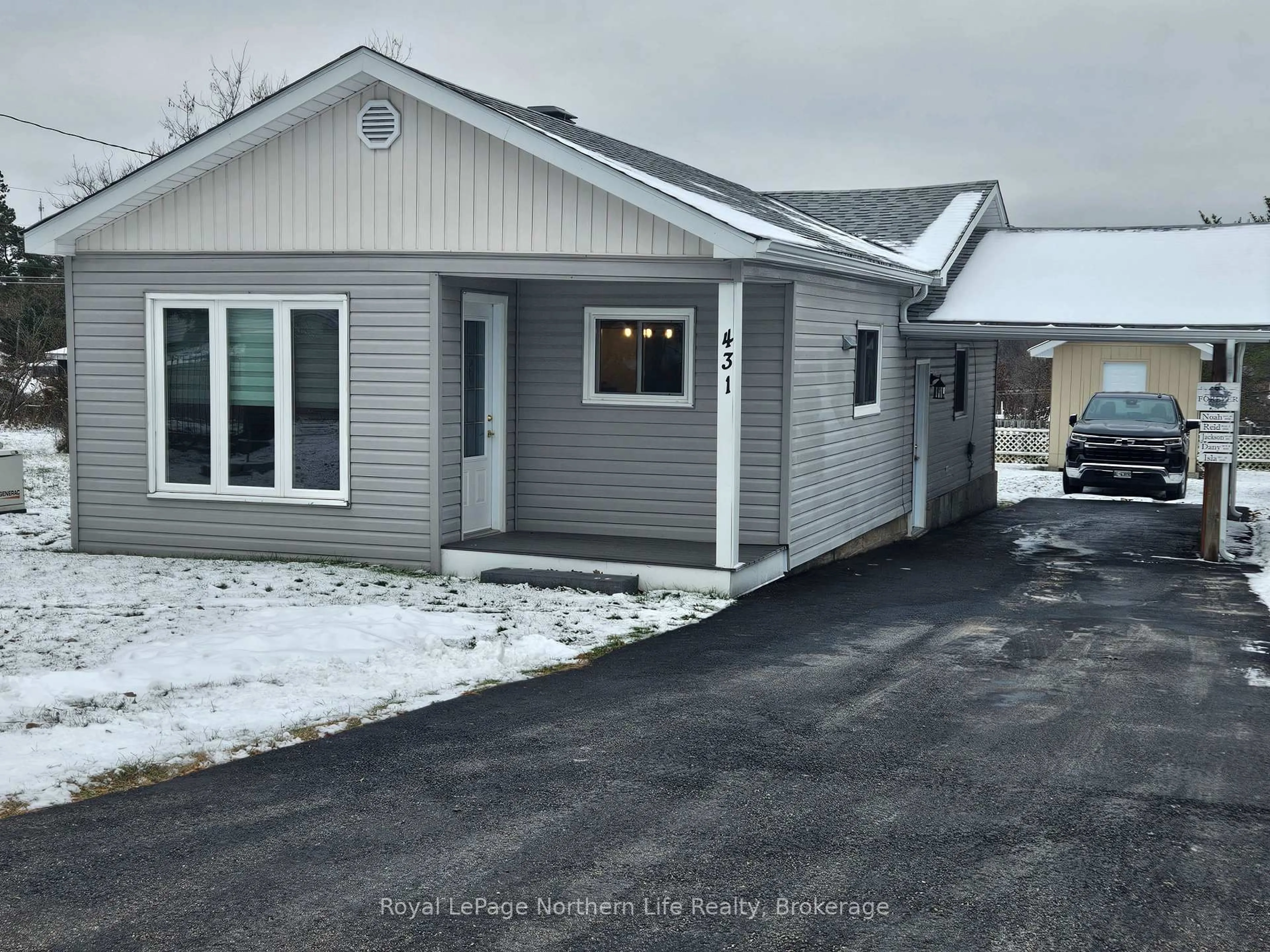 Home with vinyl exterior material, street for 431 BRYDGES St, Mattawa Ontario P0H 1V0