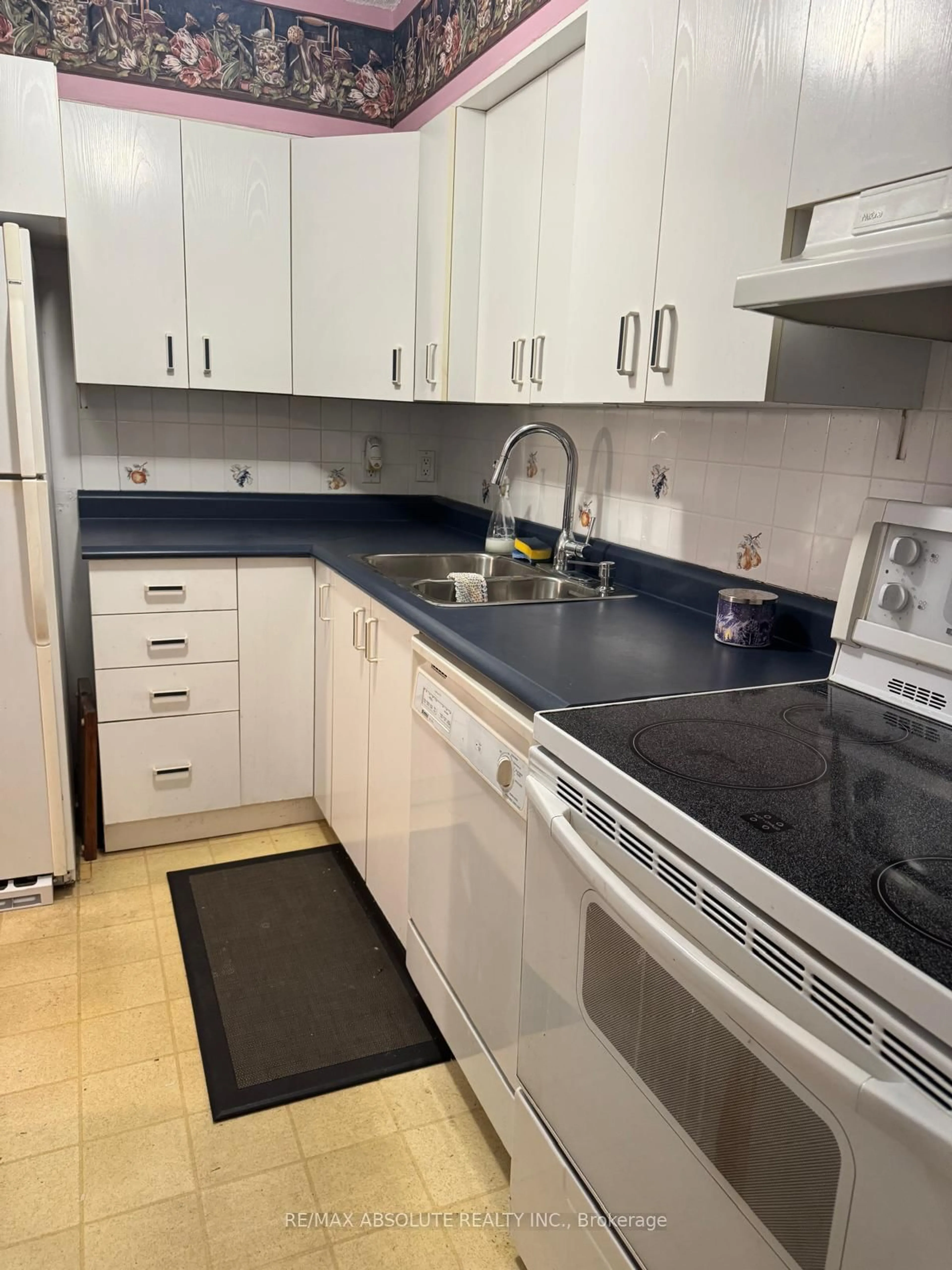 Standard kitchen, unknown for 158A McArthur Ave #1607, Ottawa Ontario K1L 8E7