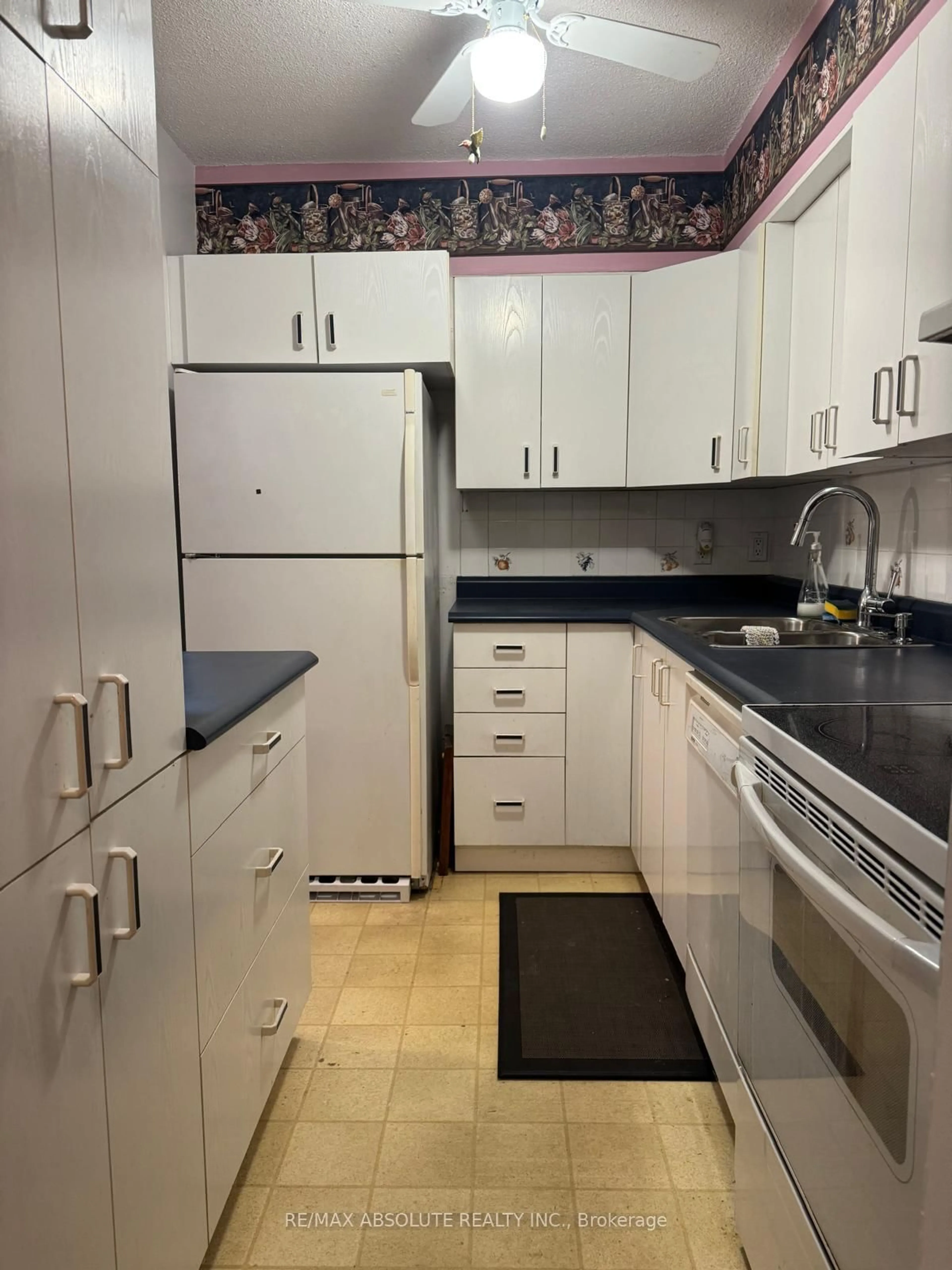 Standard kitchen, unknown for 158A McArthur Ave #1607, Ottawa Ontario K1L 8E7