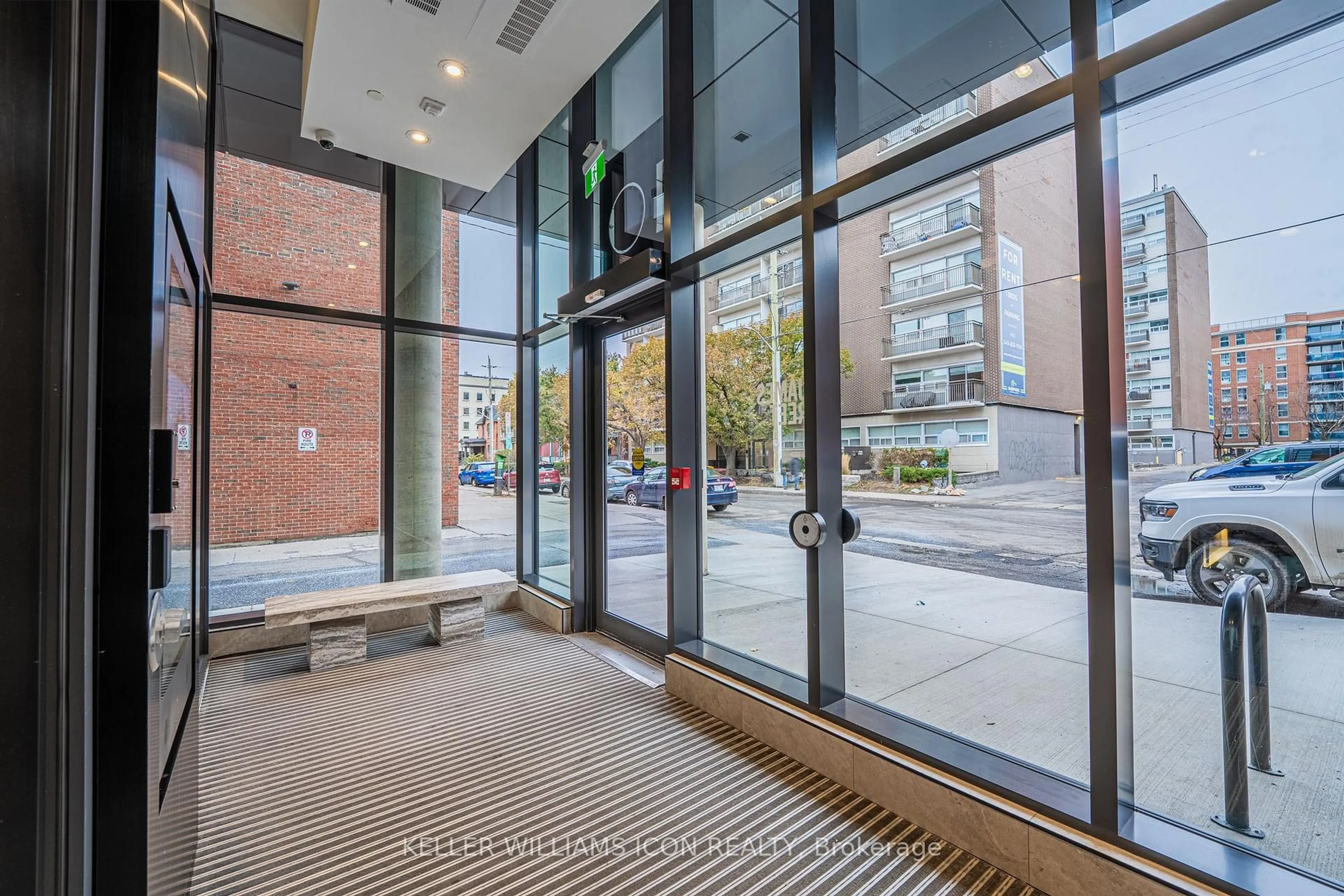 Indoor foyer for 10 James St #601, Ottawa Ontario K2P 1T2