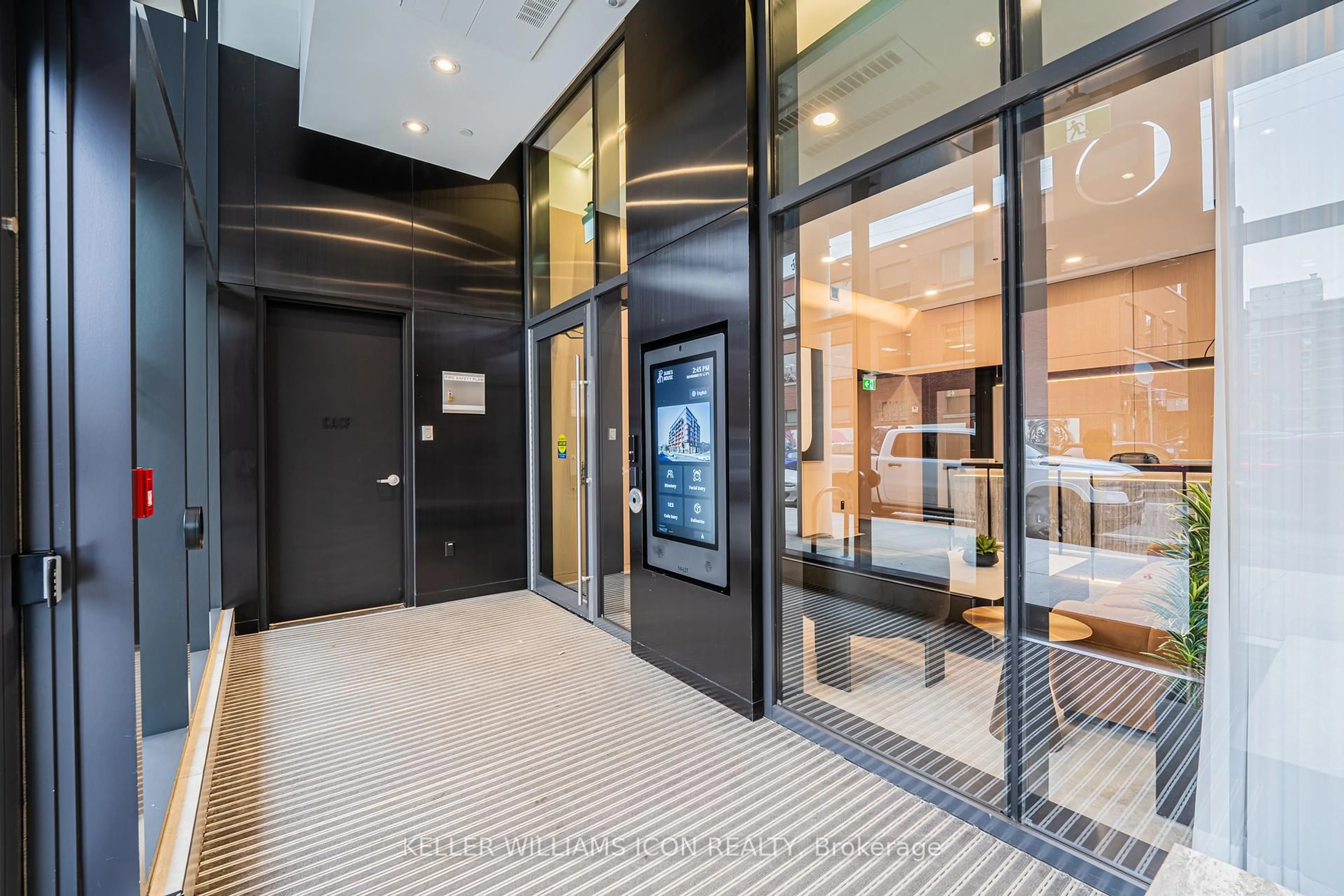 Indoor foyer for 10 James St #601, Ottawa Ontario K2P 1T2