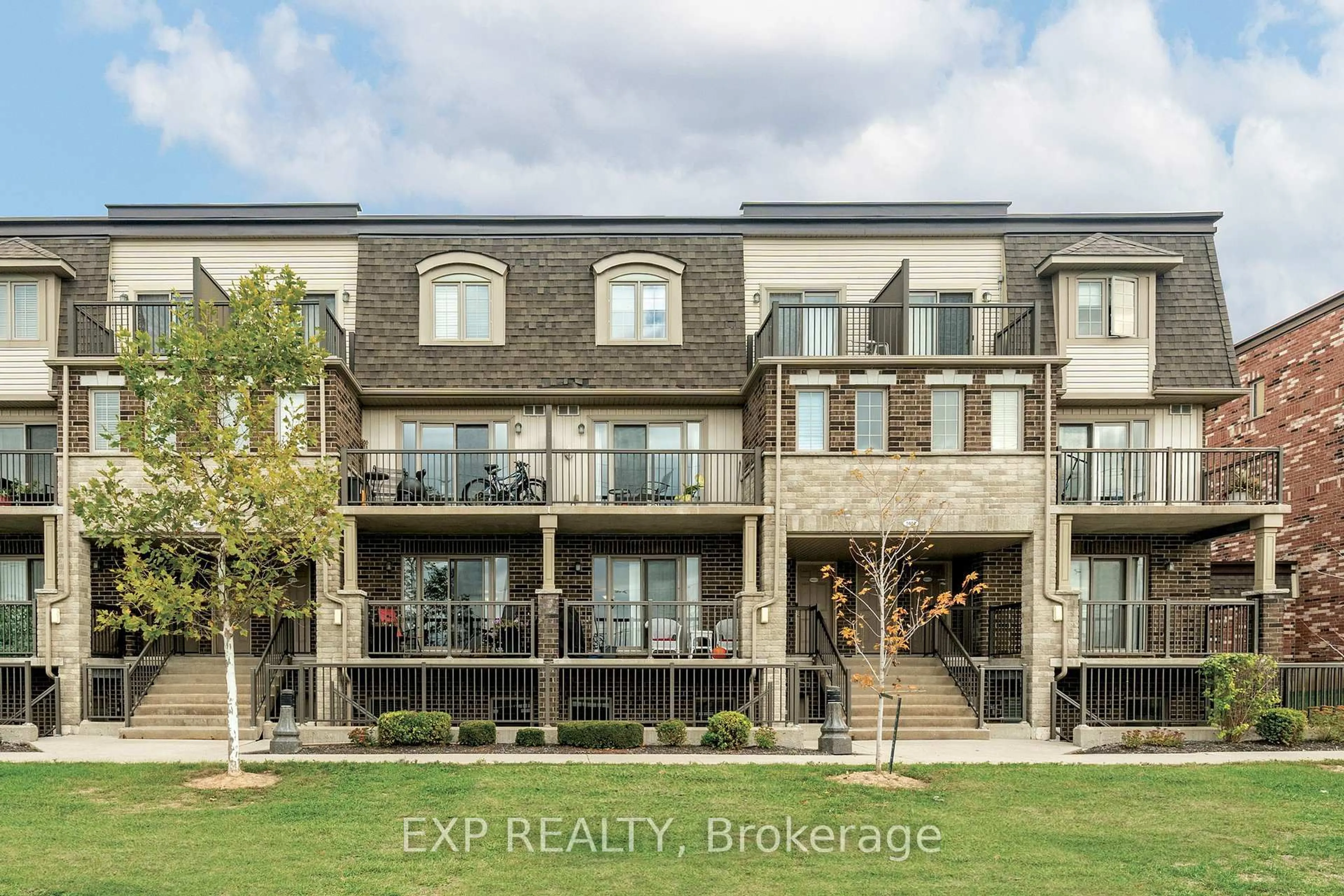 A pic from outside/outdoor area/front of a property/back of a property/a pic from drone, building for 1662 Fischer Hallman Rd #H, Kitchener Ontario N2R 0C6