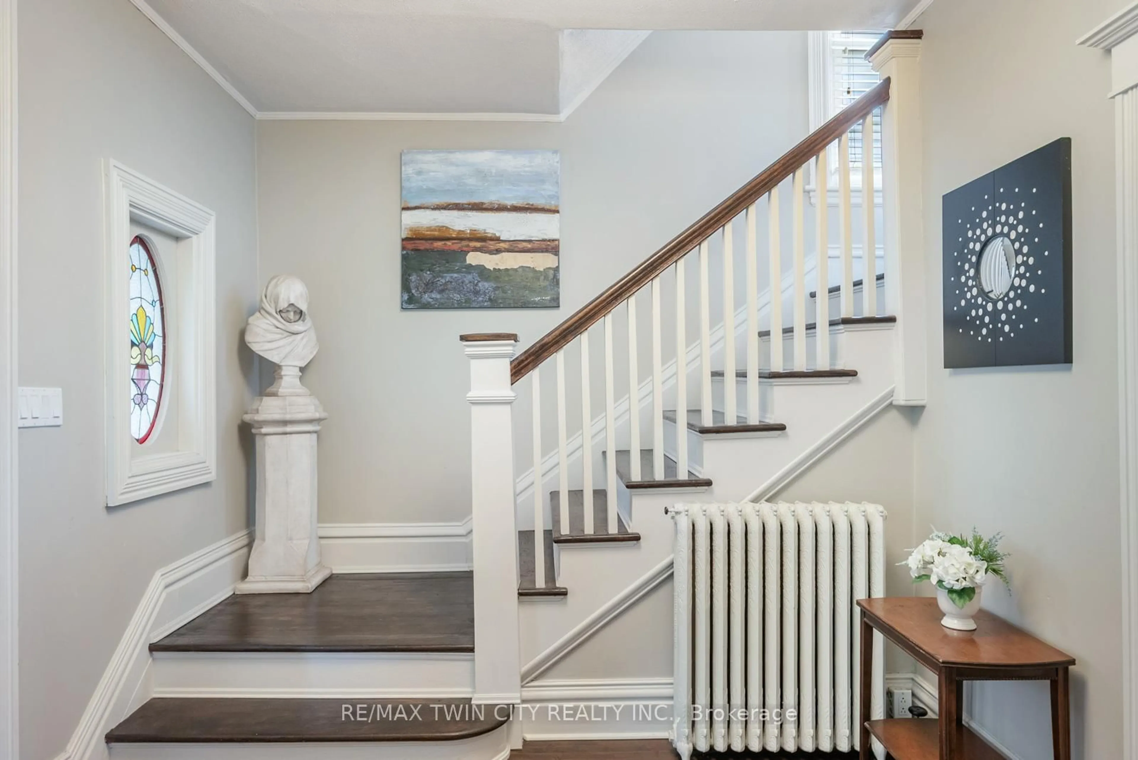 Stairs for 47 Mountain Park Ave, Hamilton Ontario L9A 1A1