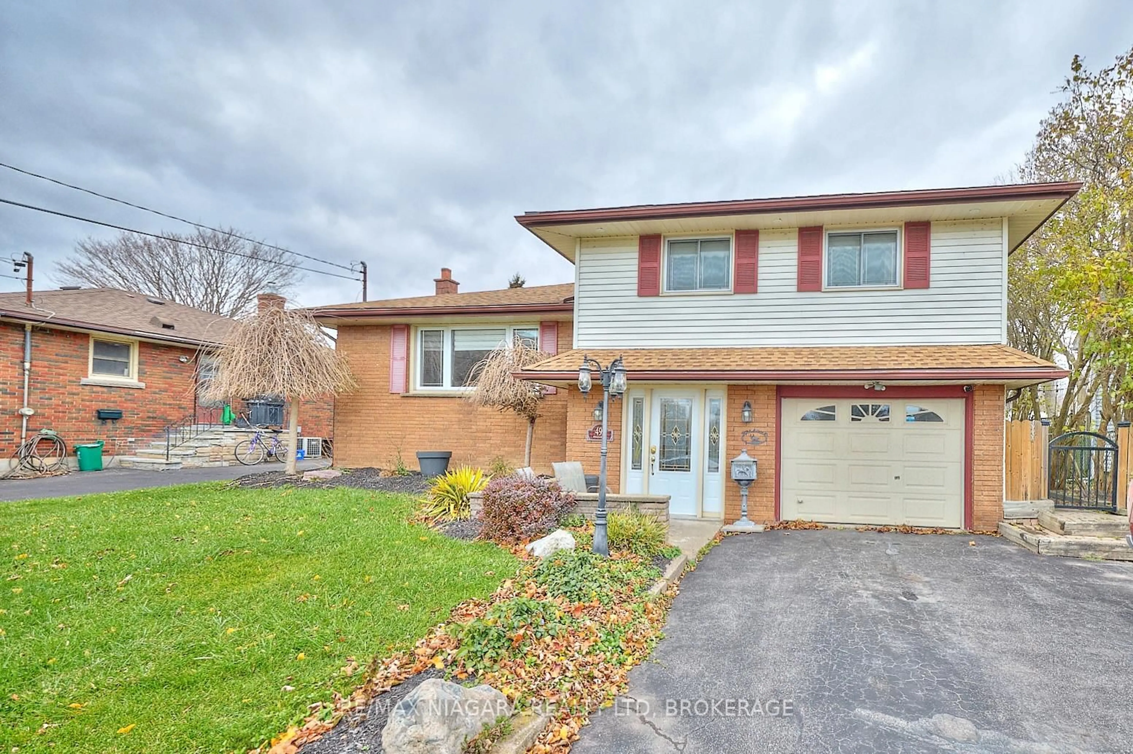 Home with brick exterior material, street for 497 Clarence St, Port Colborne Ontario L3K 3H3