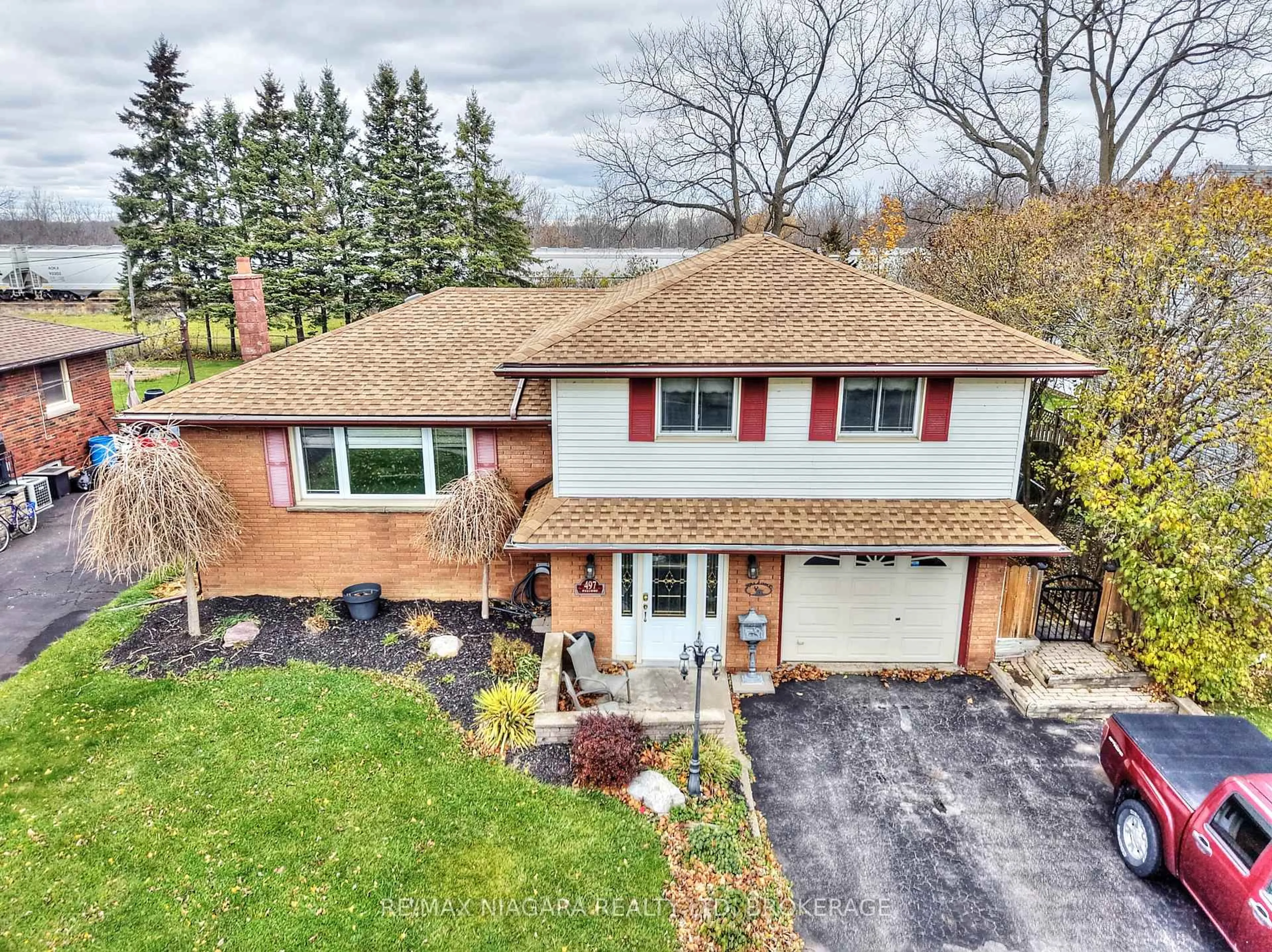 Home with brick exterior material, street for 497 Clarence St, Port Colborne Ontario L3K 3H3