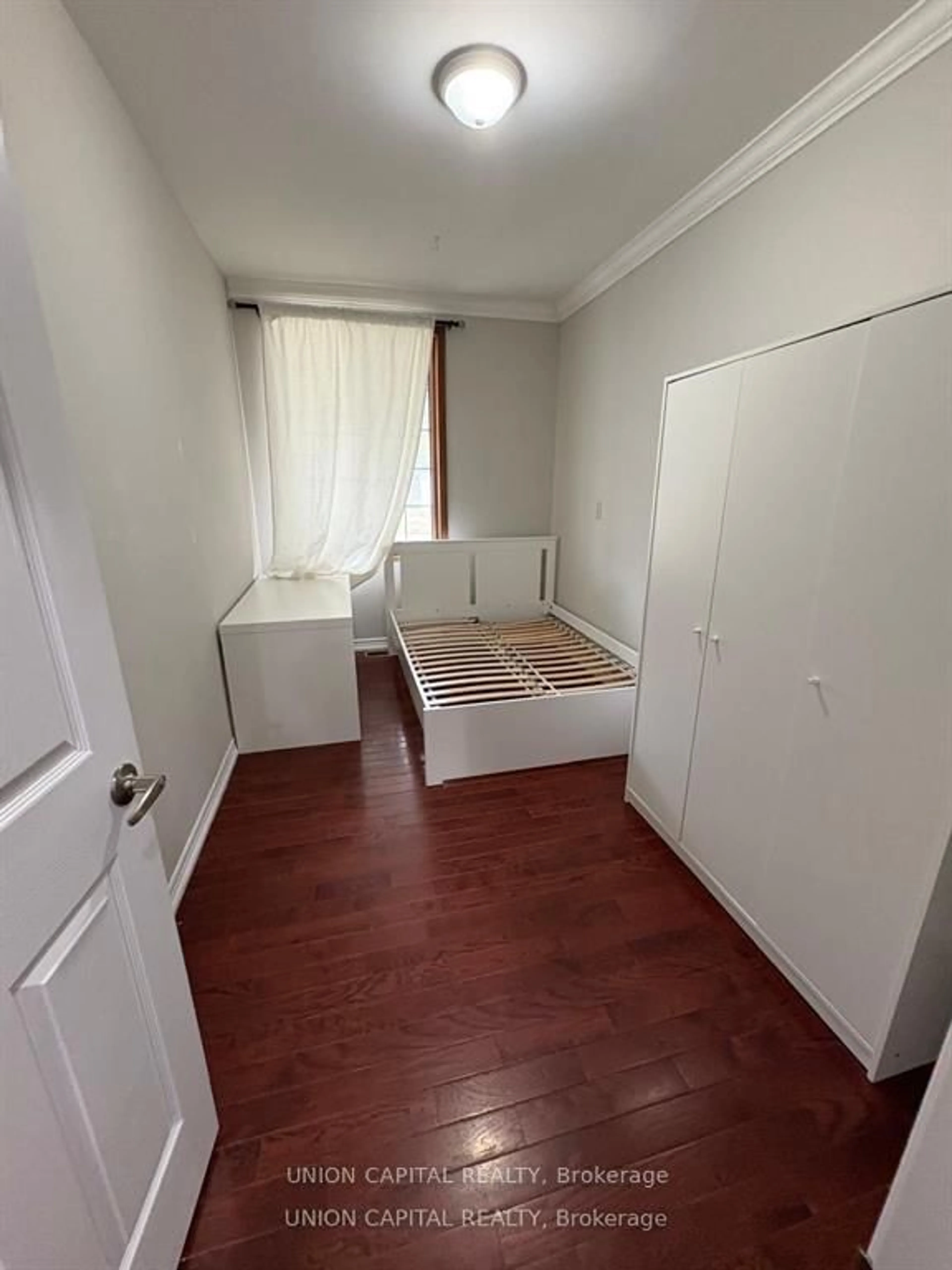 A pic of a room for 38 Ward Ave, Hamilton Ontario L8S 2E6