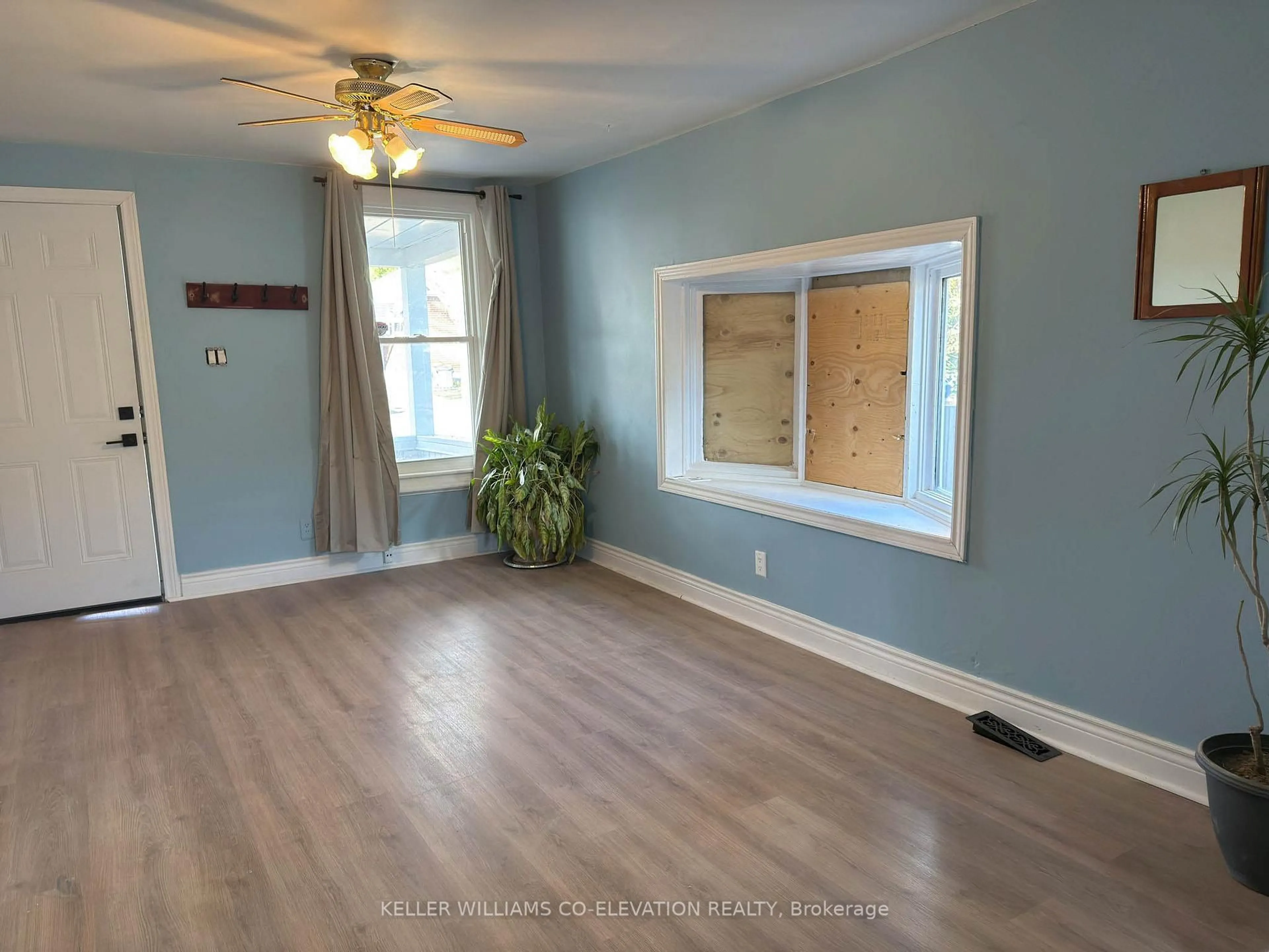 A pic of a room for 82 Page St, St. Catharines Ontario L2R 4A9