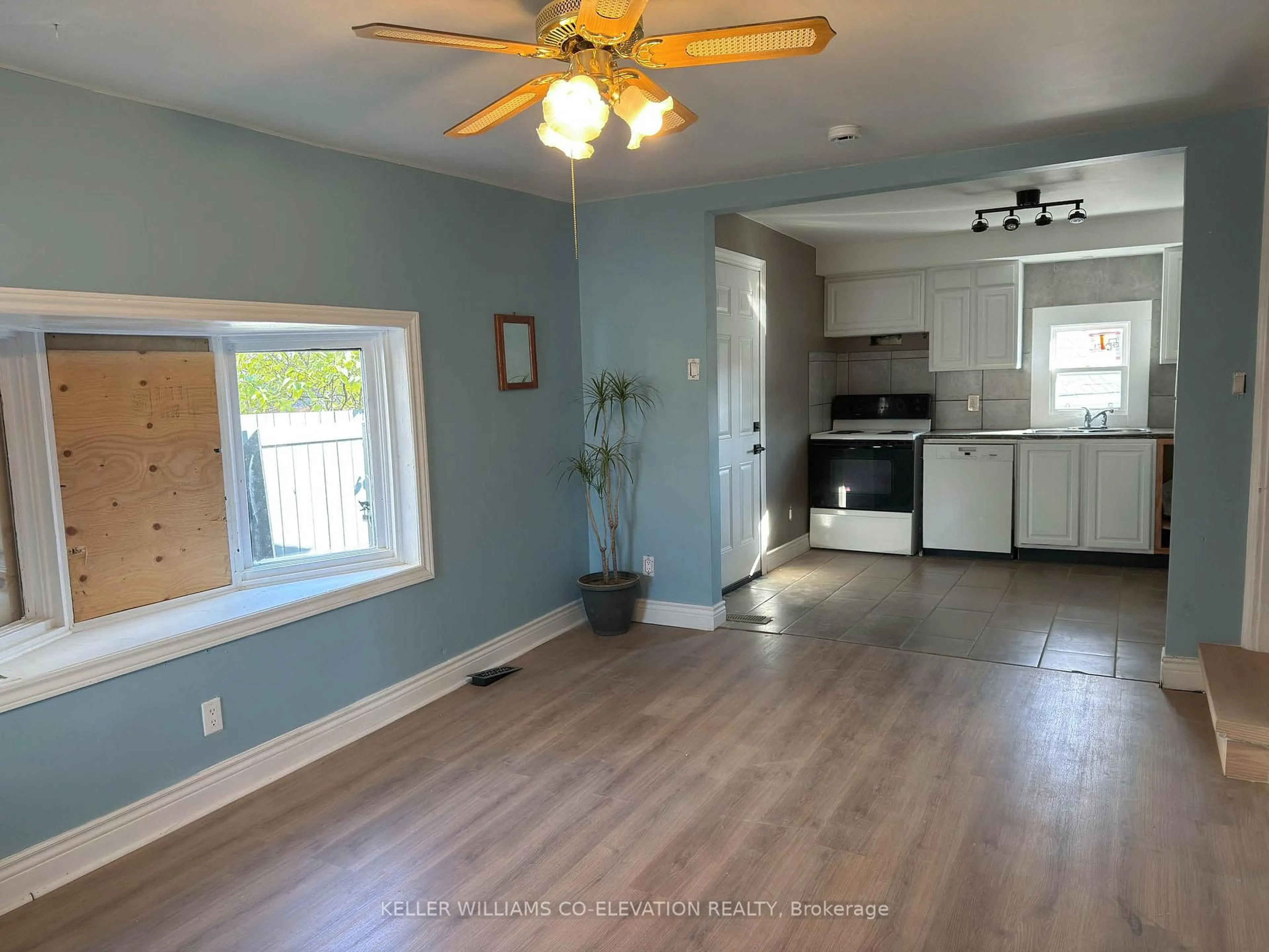 A pic of a room for 82 Page St, St. Catharines Ontario L2R 4A9