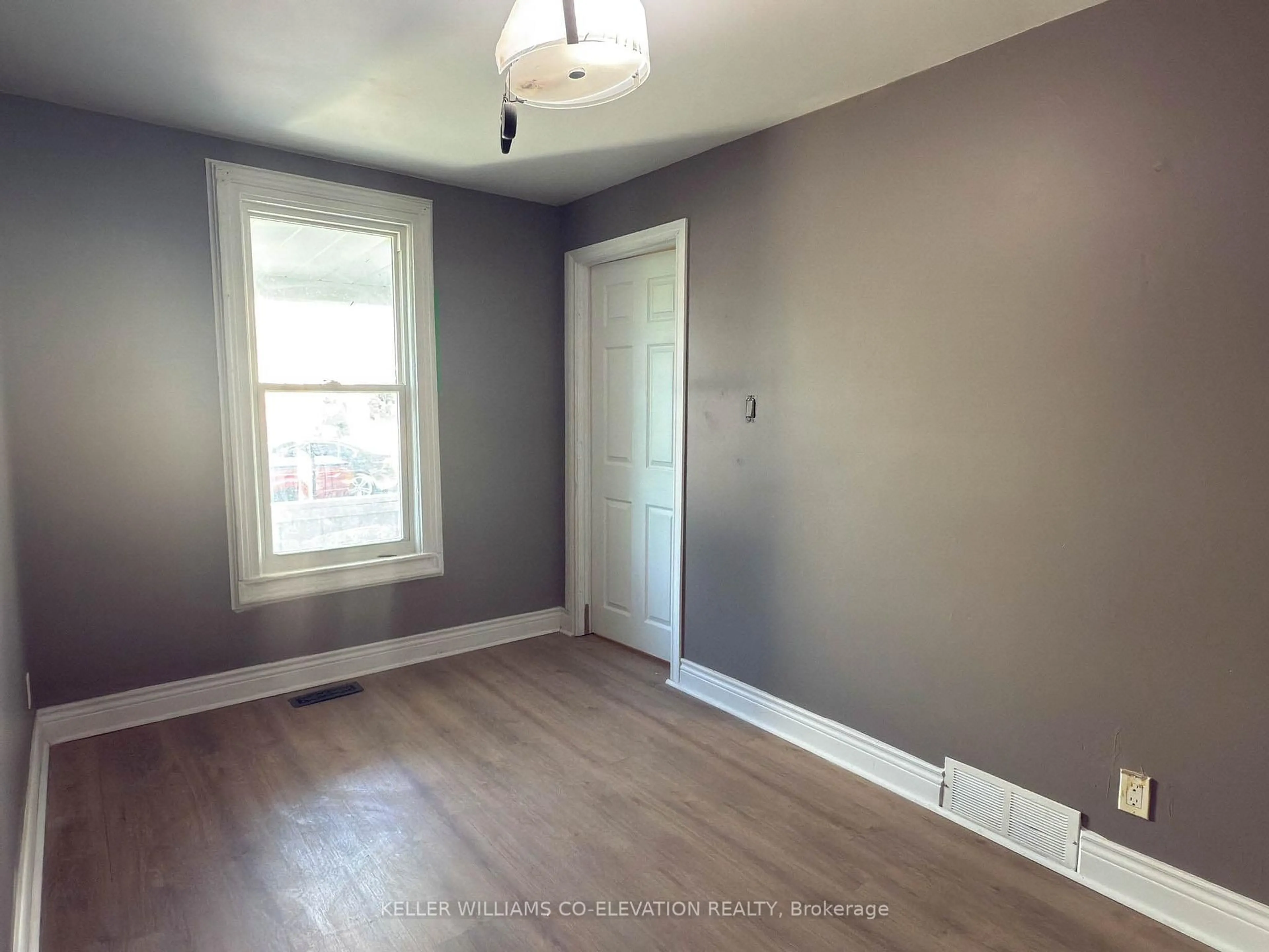 A pic of a room for 82 Page St, St. Catharines Ontario L2R 4A9