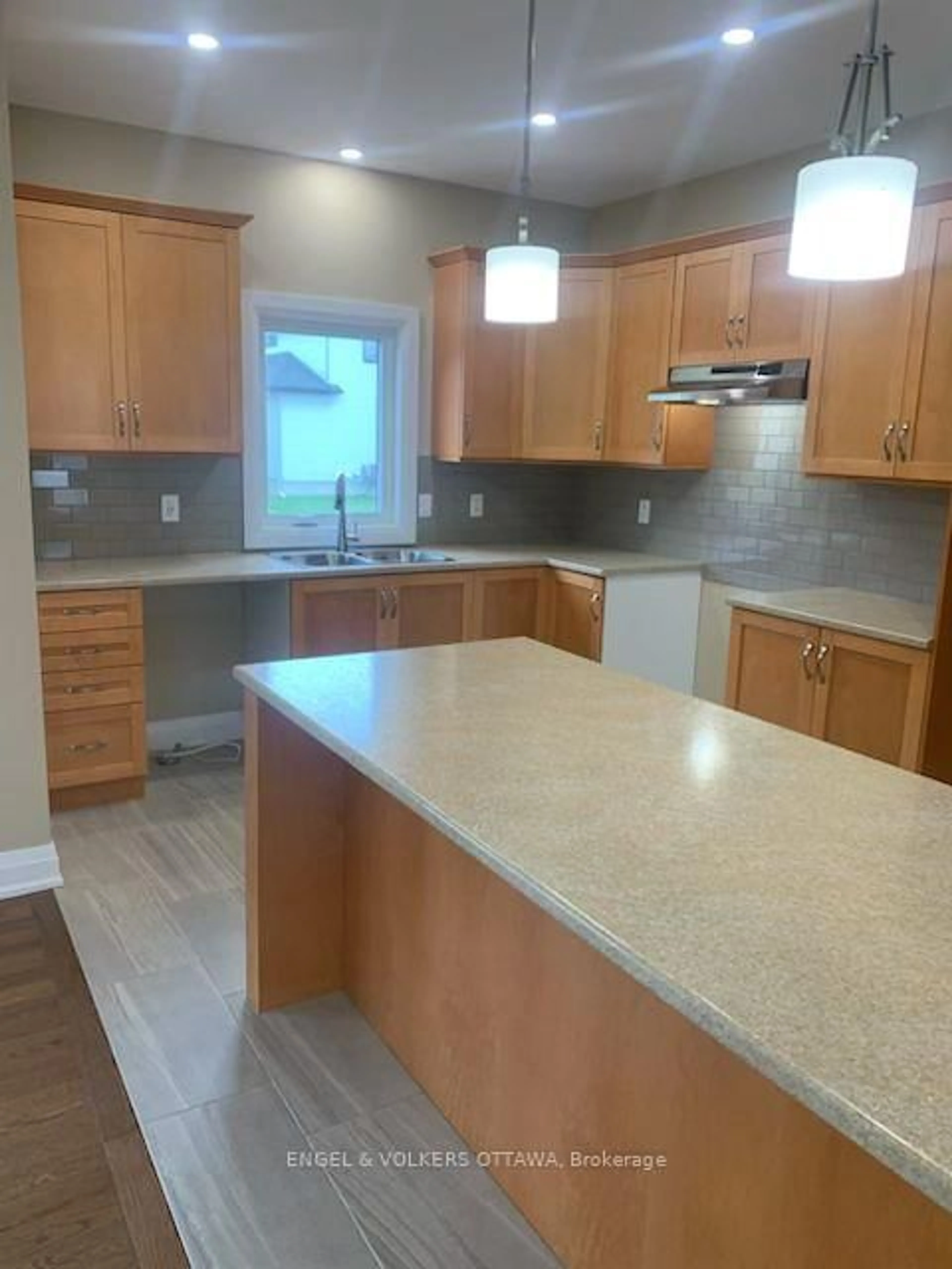 Open concept kitchen, unknown for 661 Conservation St, Casselman Ontario K0A 1M0