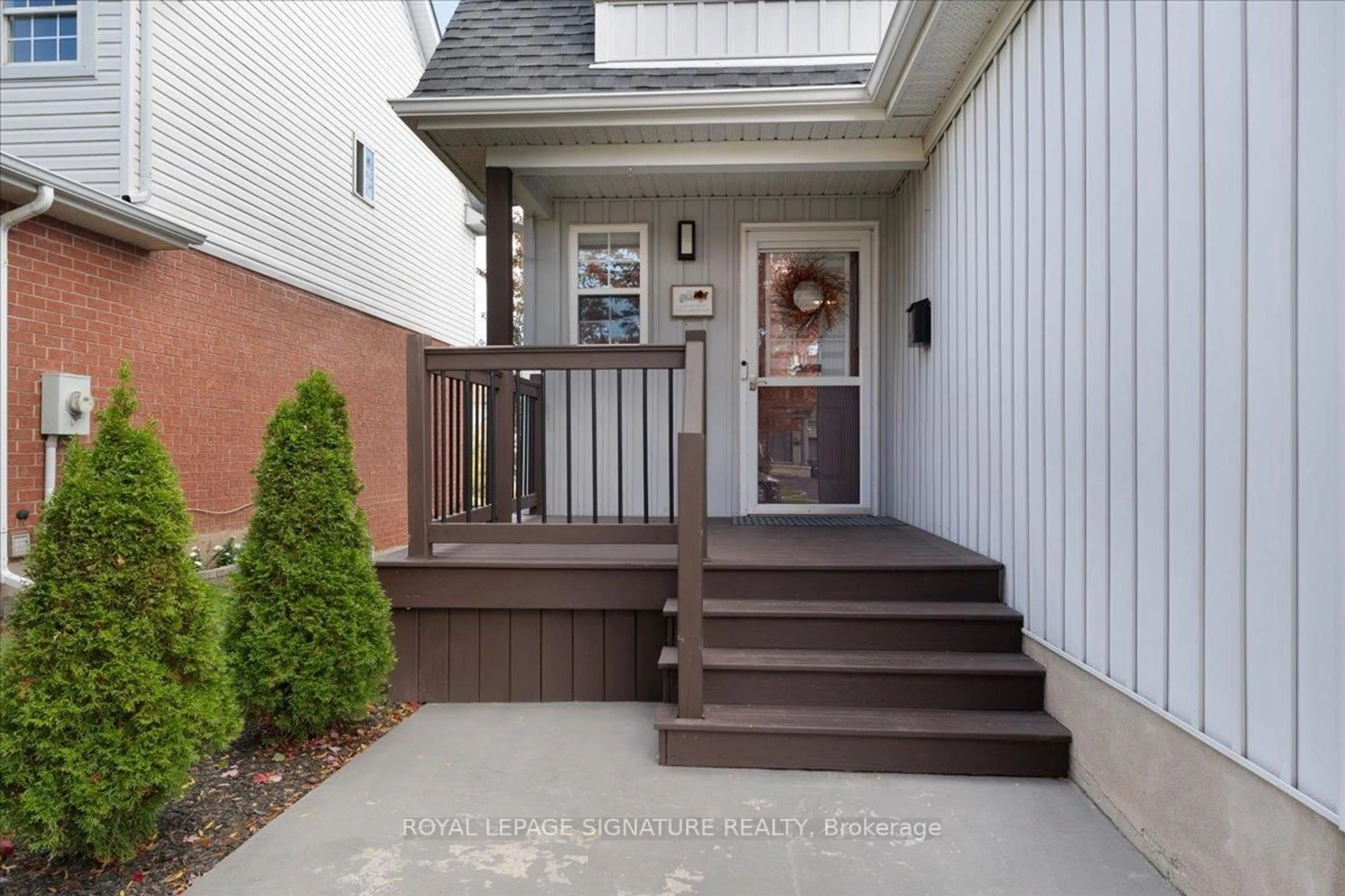 Indoor entryway for 5 Fleming Rd, Guelph Ontario N1E 7G3