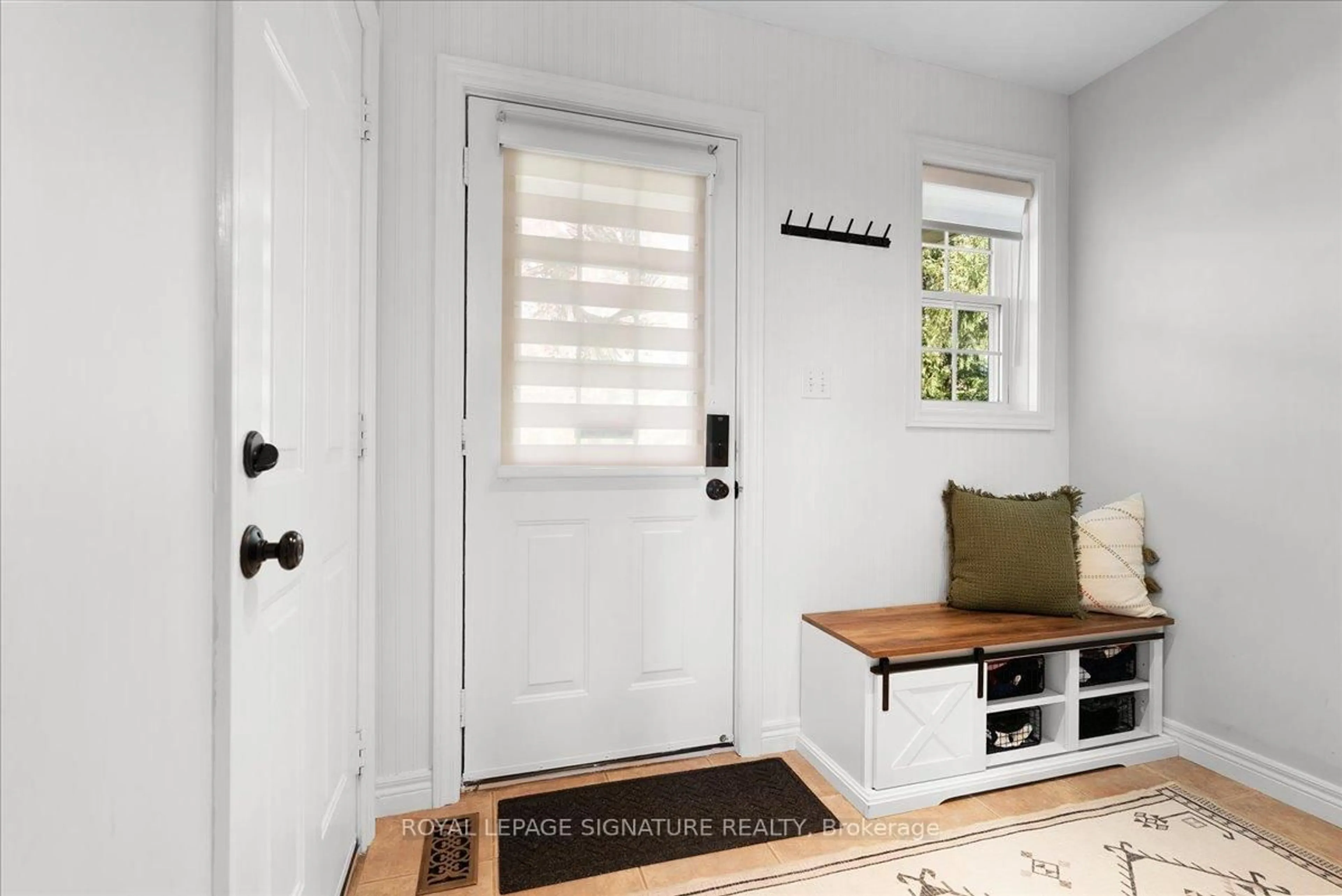 Indoor entryway for 5 Fleming Rd, Guelph Ontario N1E 7G3