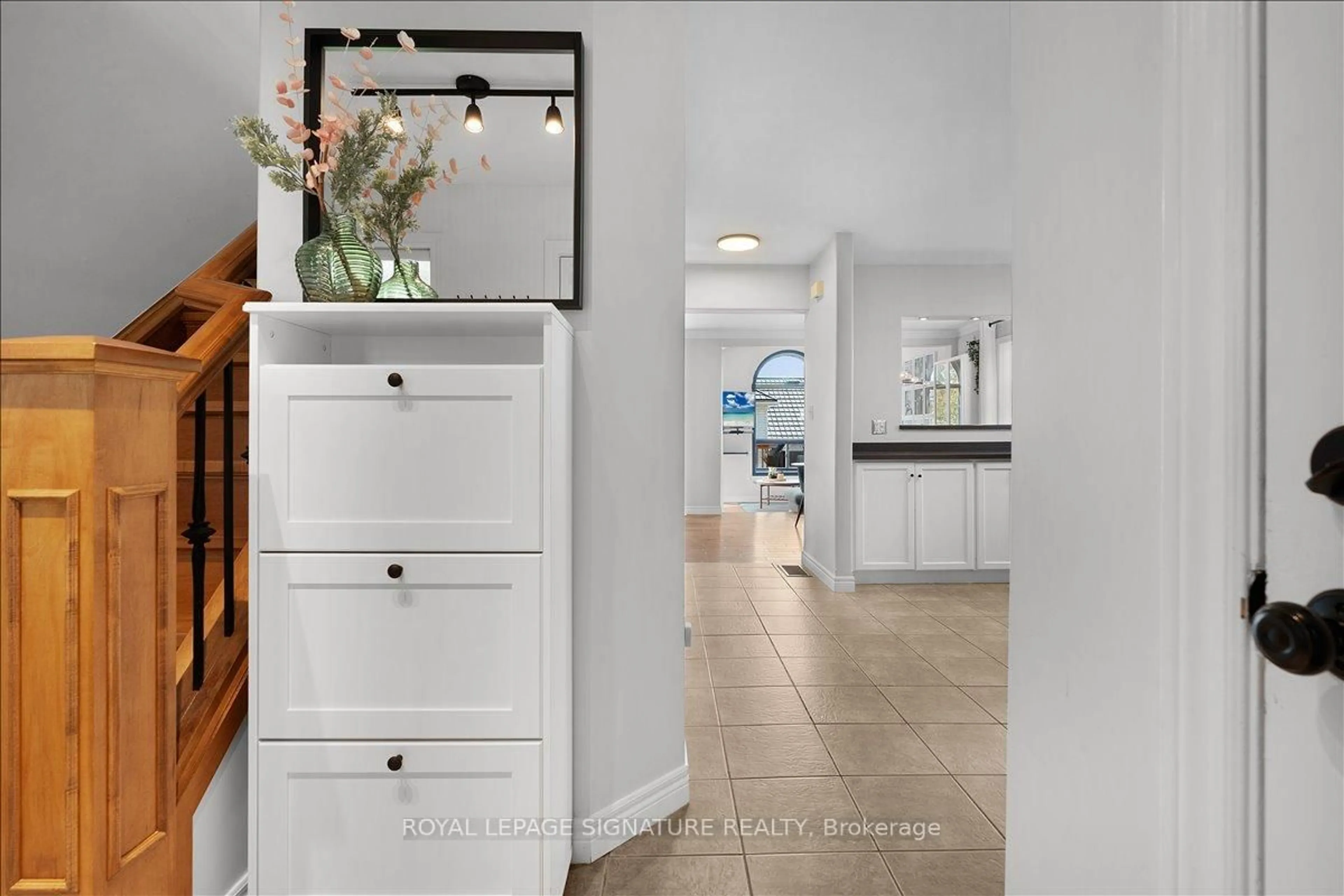 Indoor entryway for 5 Fleming Rd, Guelph Ontario N1E 7G3