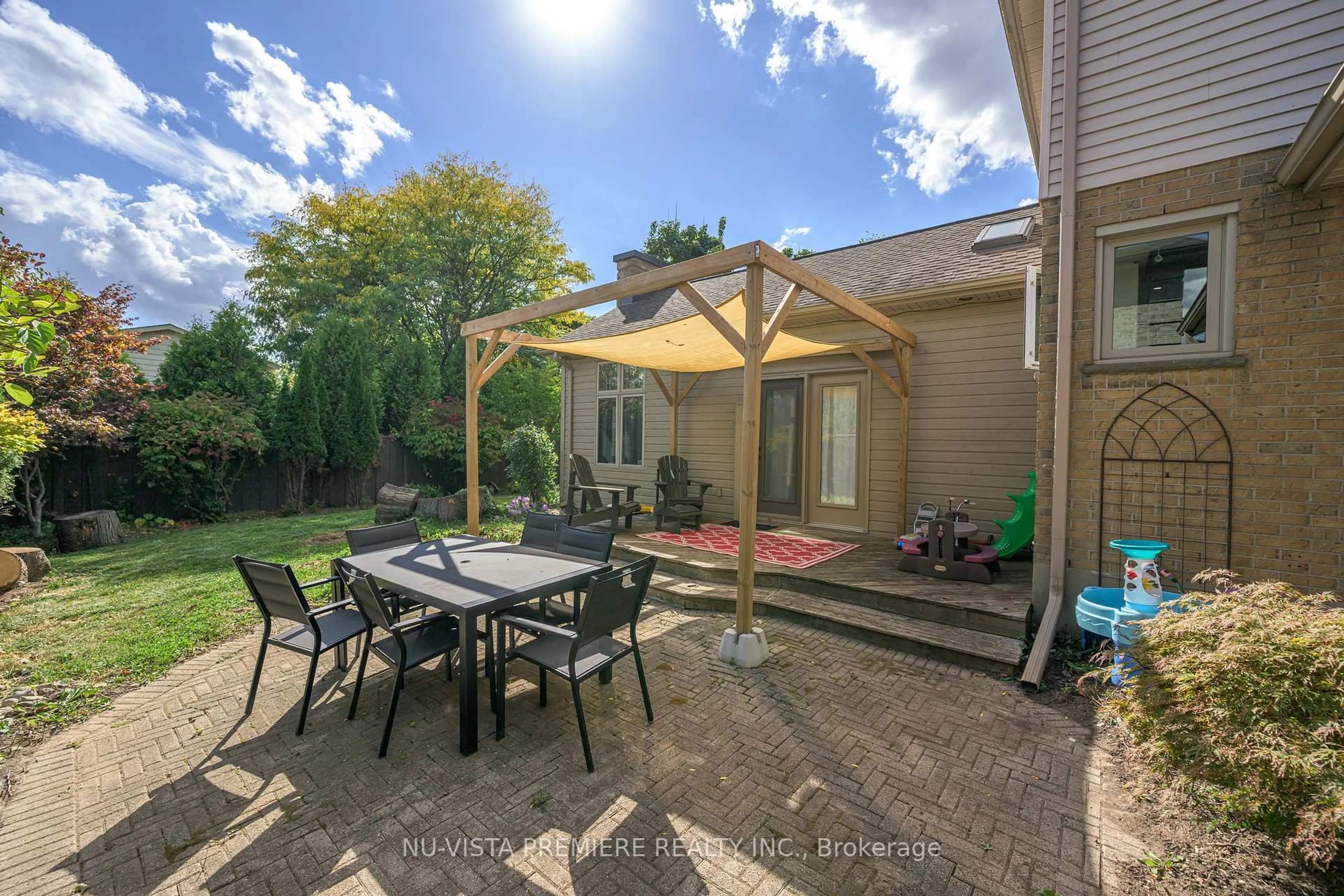 Patio, street for 237 Castlegrove Blvd, London North Ontario N6G 3Y7