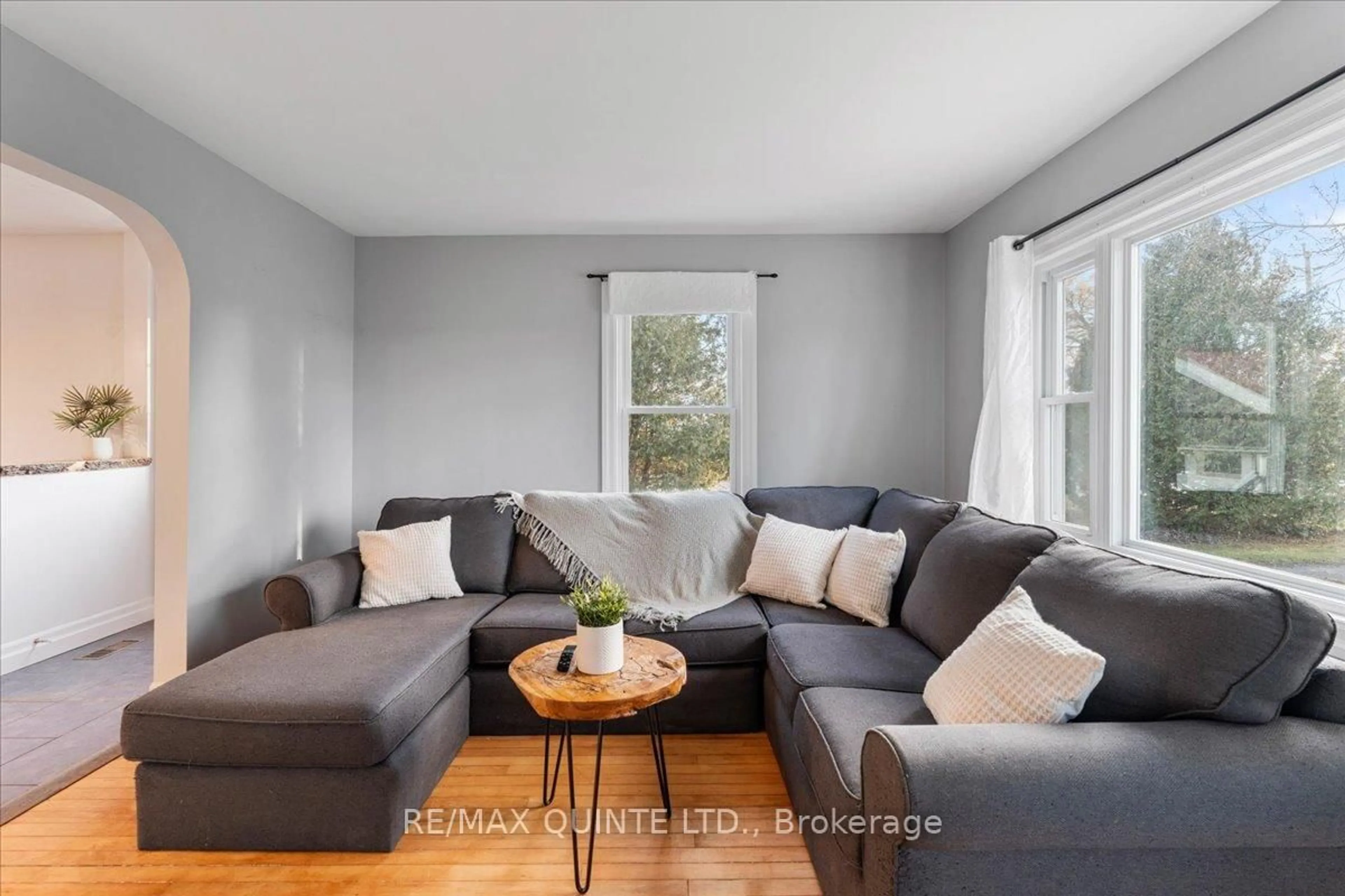 Living room with furniture, unknown for 100 Whites Rd, Quinte West Ontario K8V 5P5