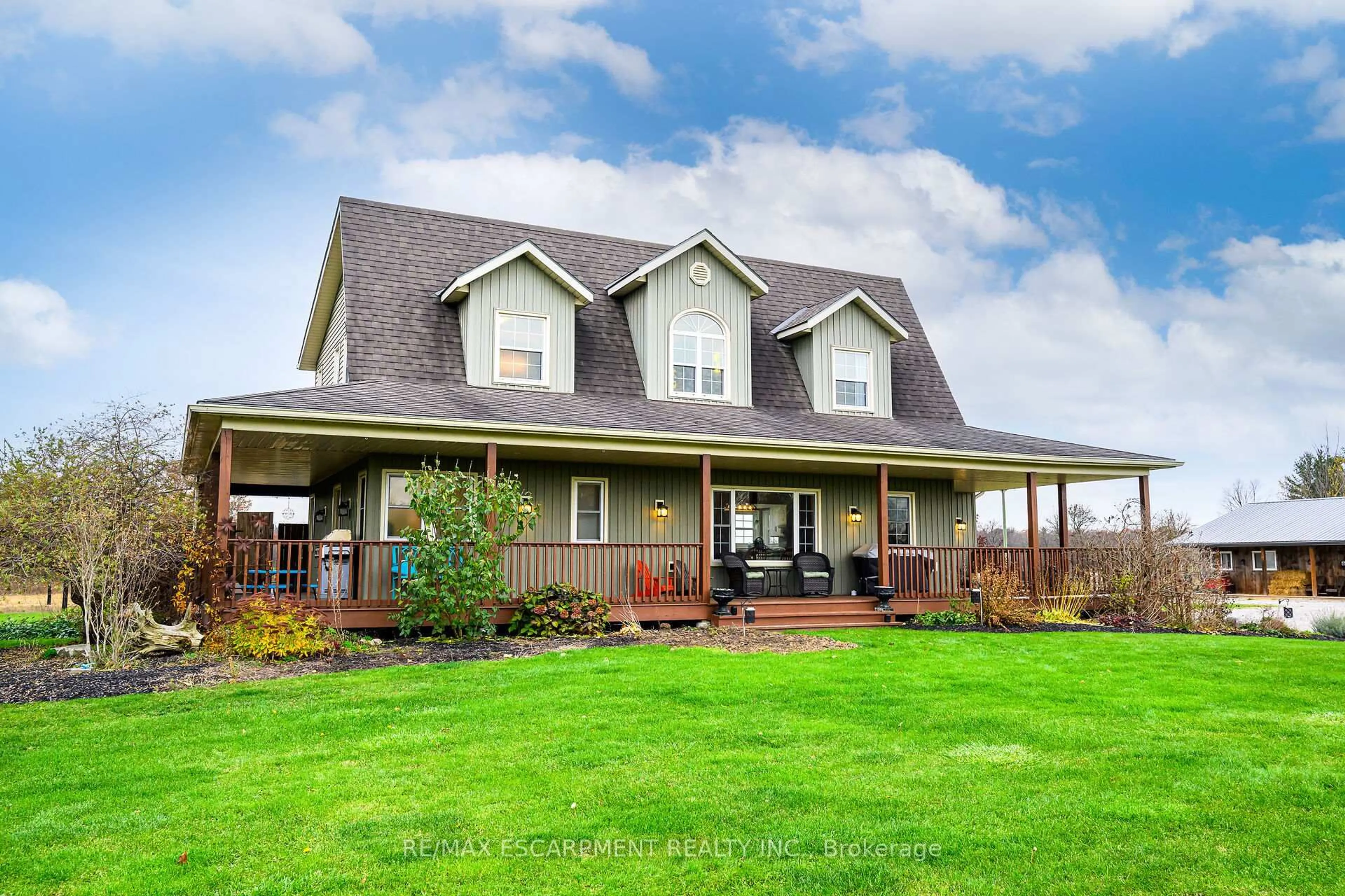 Home with vinyl exterior material, water/lake/river/ocean view for 389 Junction Rd, Haldimand Ontario N0A 1C0