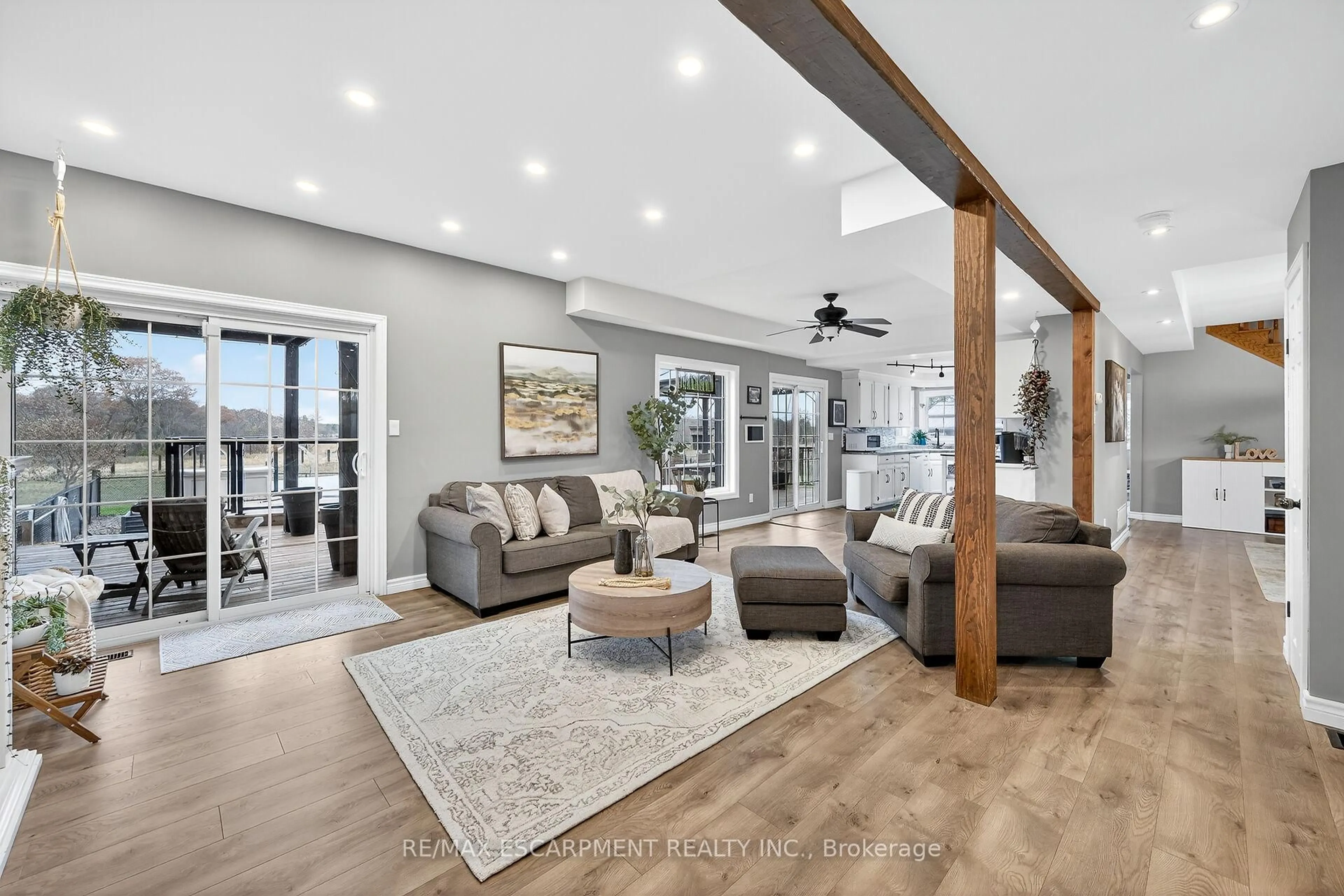 Living room with furniture, unknown for 389 Junction Rd, Haldimand Ontario N0A 1C0