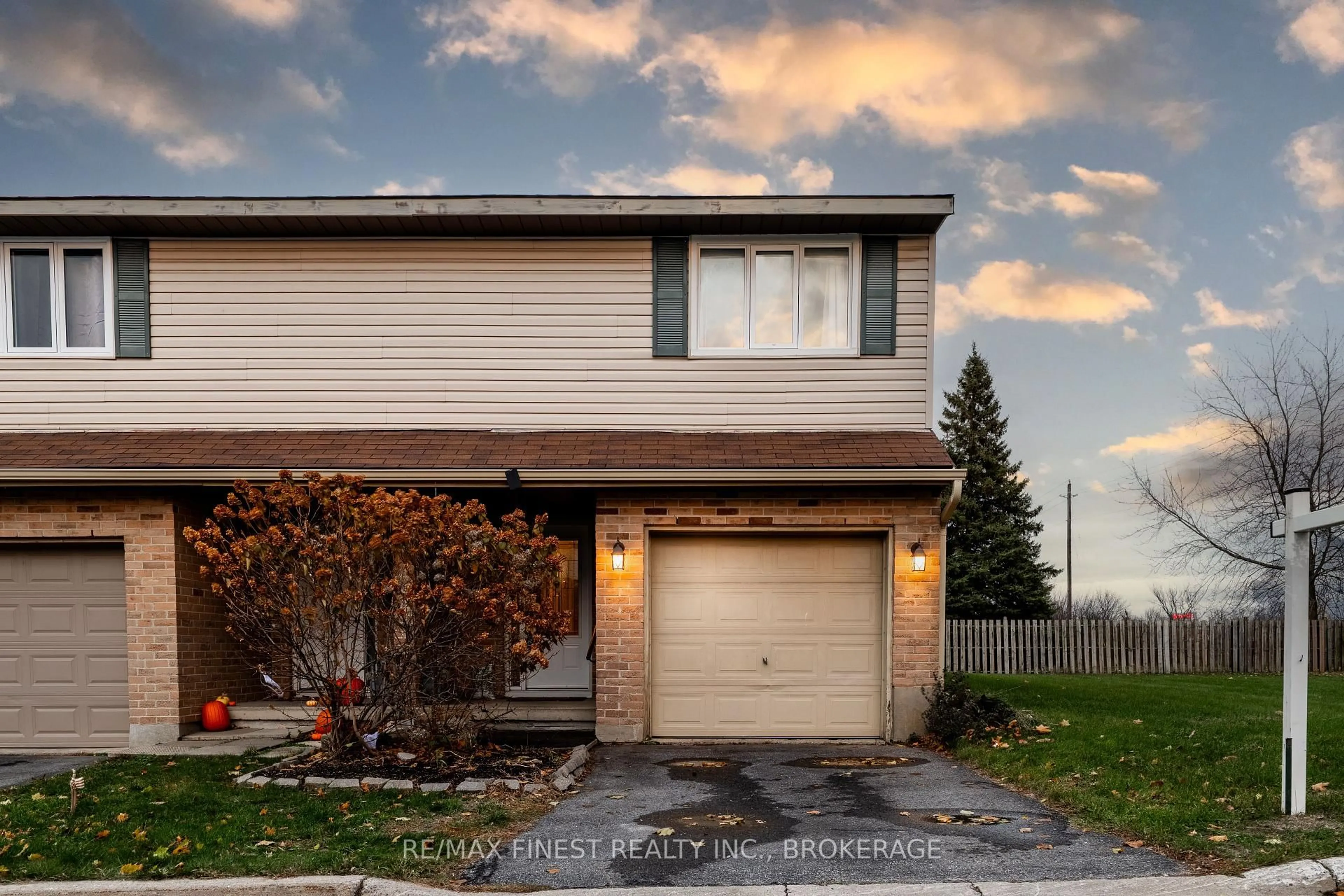 Home with vinyl exterior material, street for 35 Coventry Cres #61, Kingston Ontario K7M 7S8