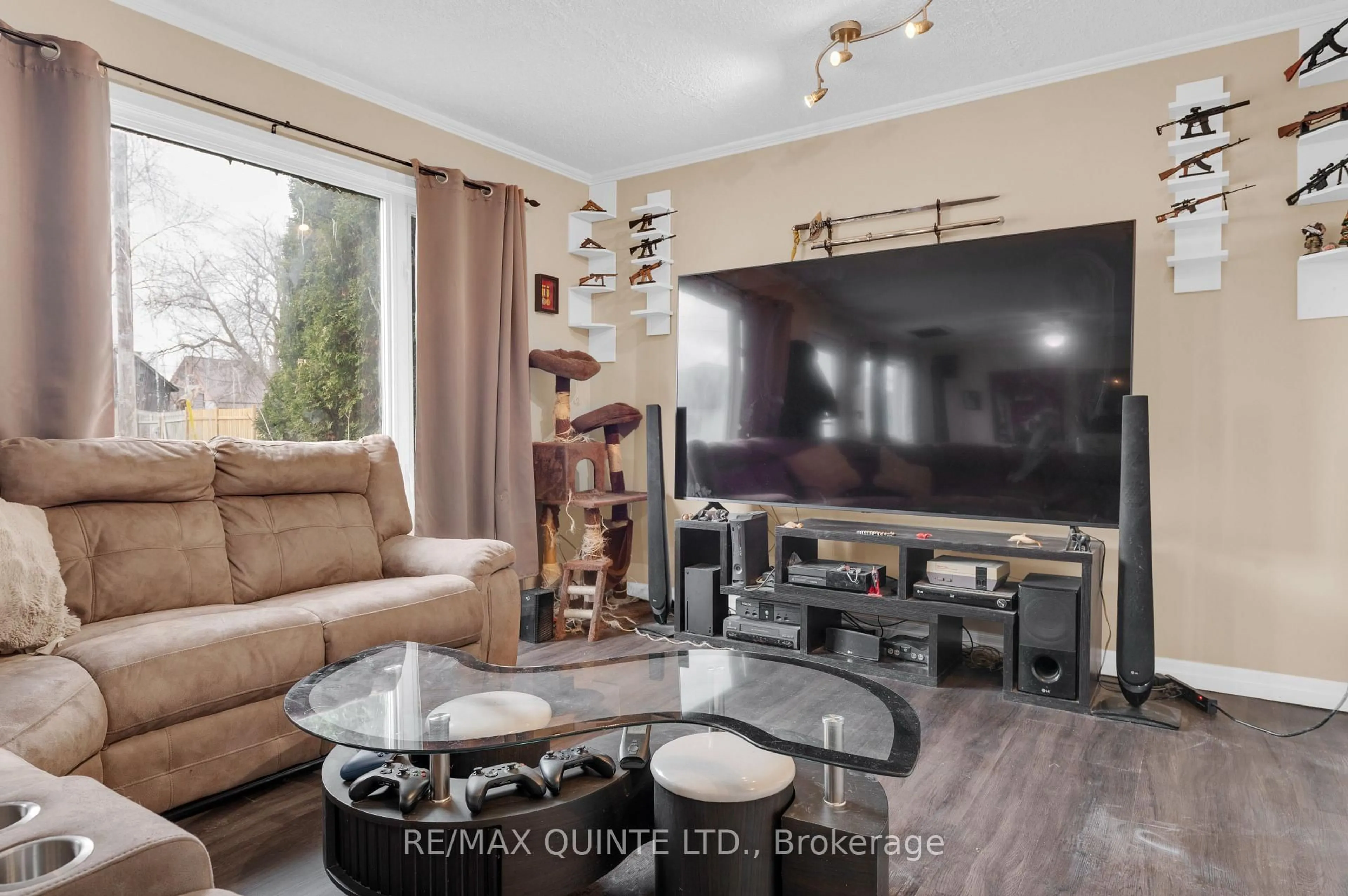 Living room with furniture, wood/laminate floor for 60 Oxford Rd, Hastings Ontario K0K 2C0