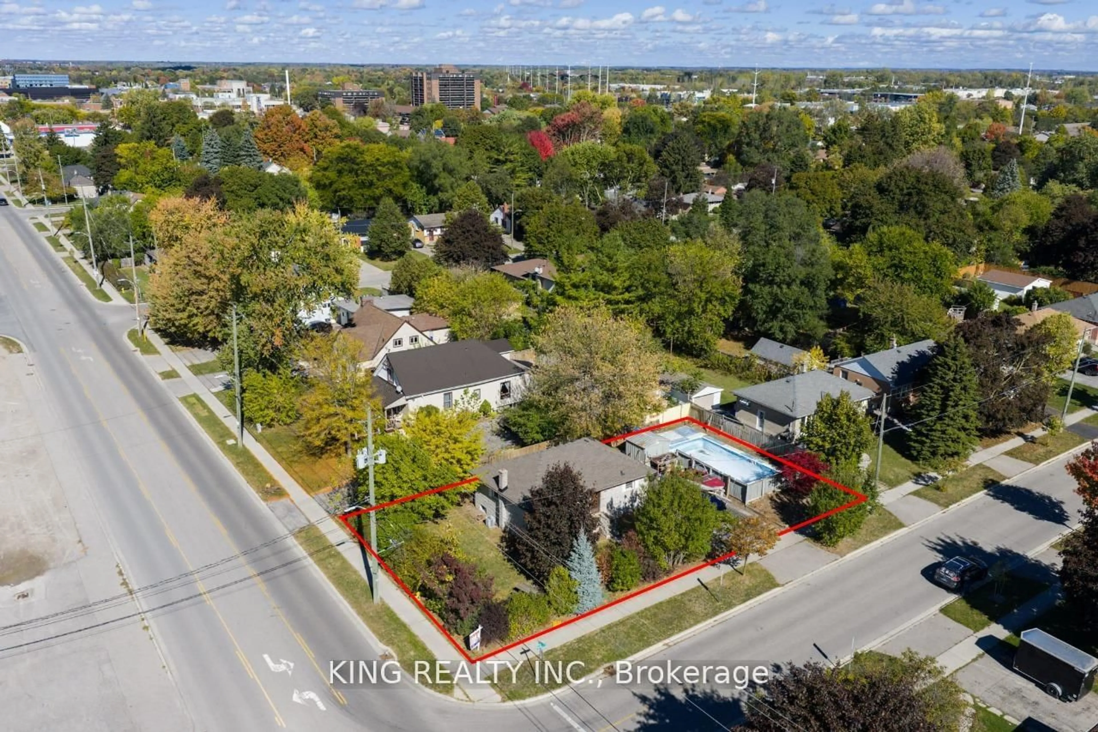 A pic from outside/outdoor area/front of a property/back of a property/a pic from drone, street for 564 FIRST St, London East Ontario N5V 1Z7