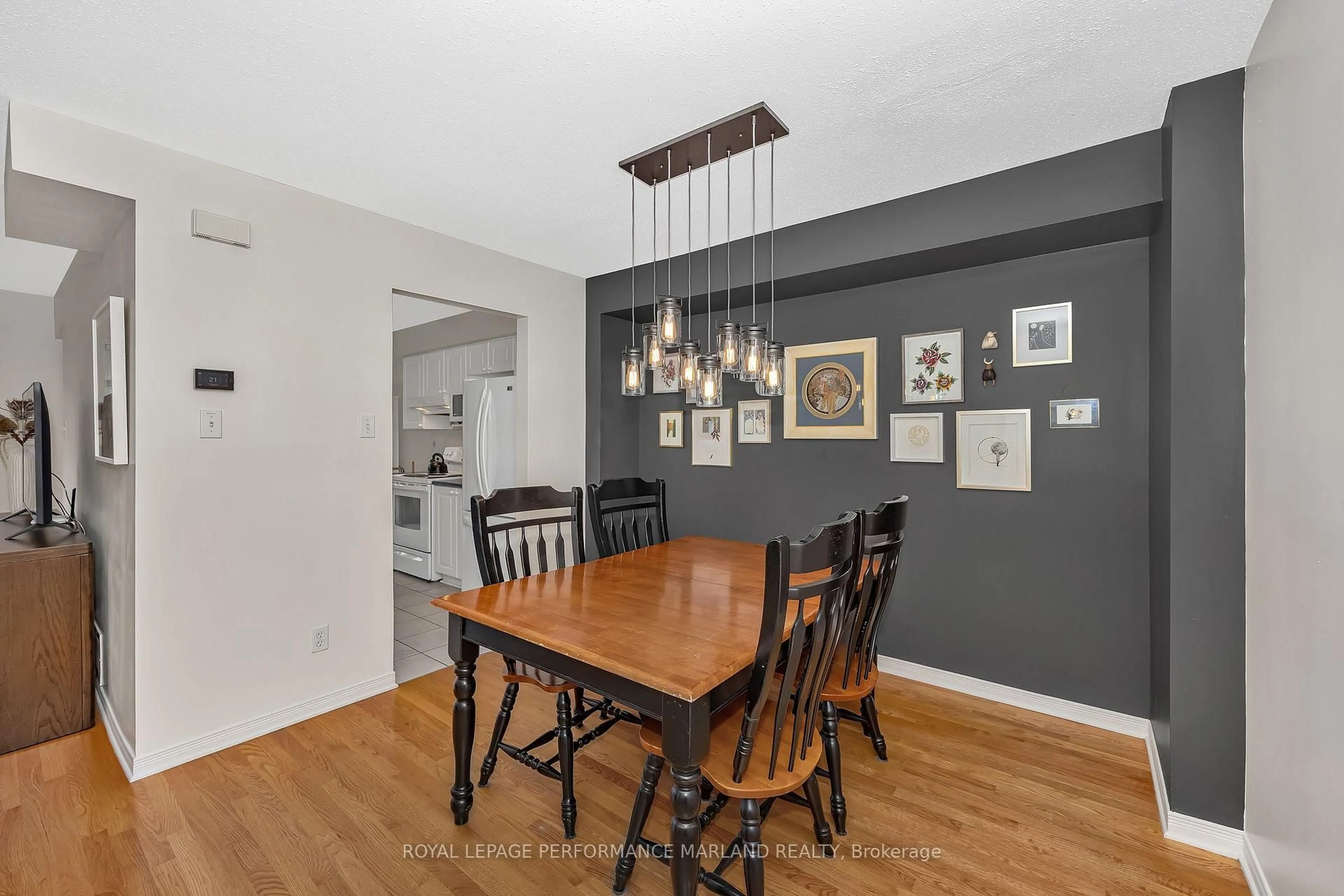 Dining room, wood/laminate floor for 151 Kinross Private, Ottawa Ontario K2K 3P8