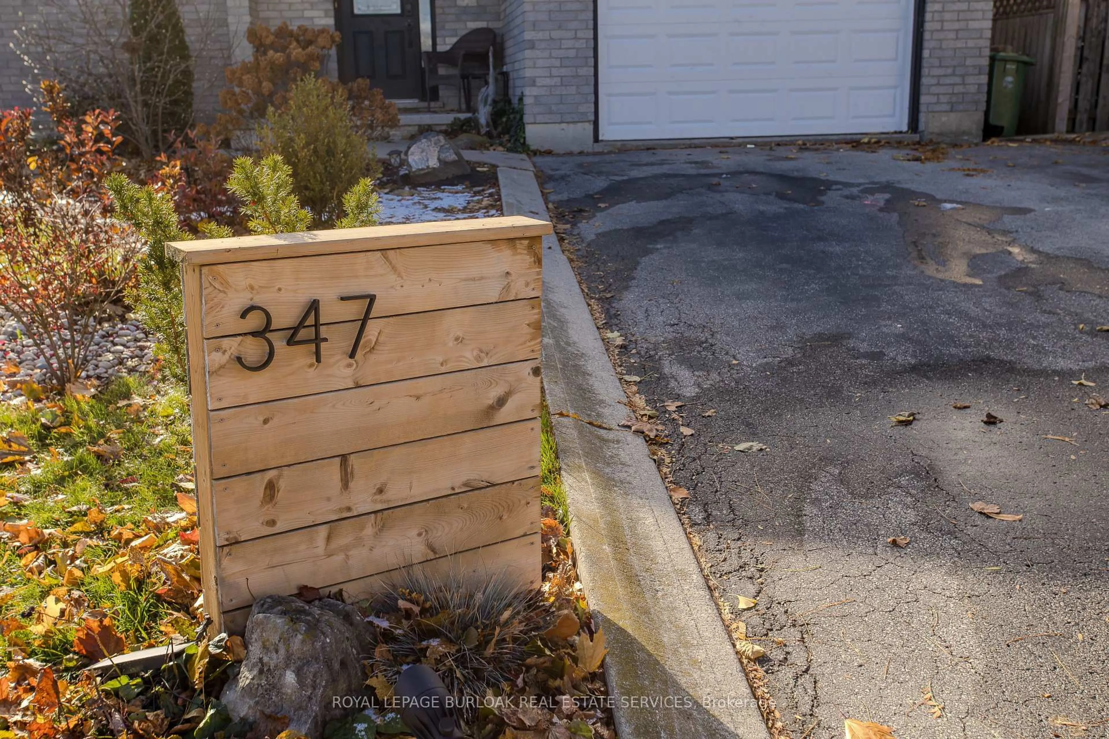 Unknown for 347 Delancey Blvd, Hamilton Ontario L9B 2B4