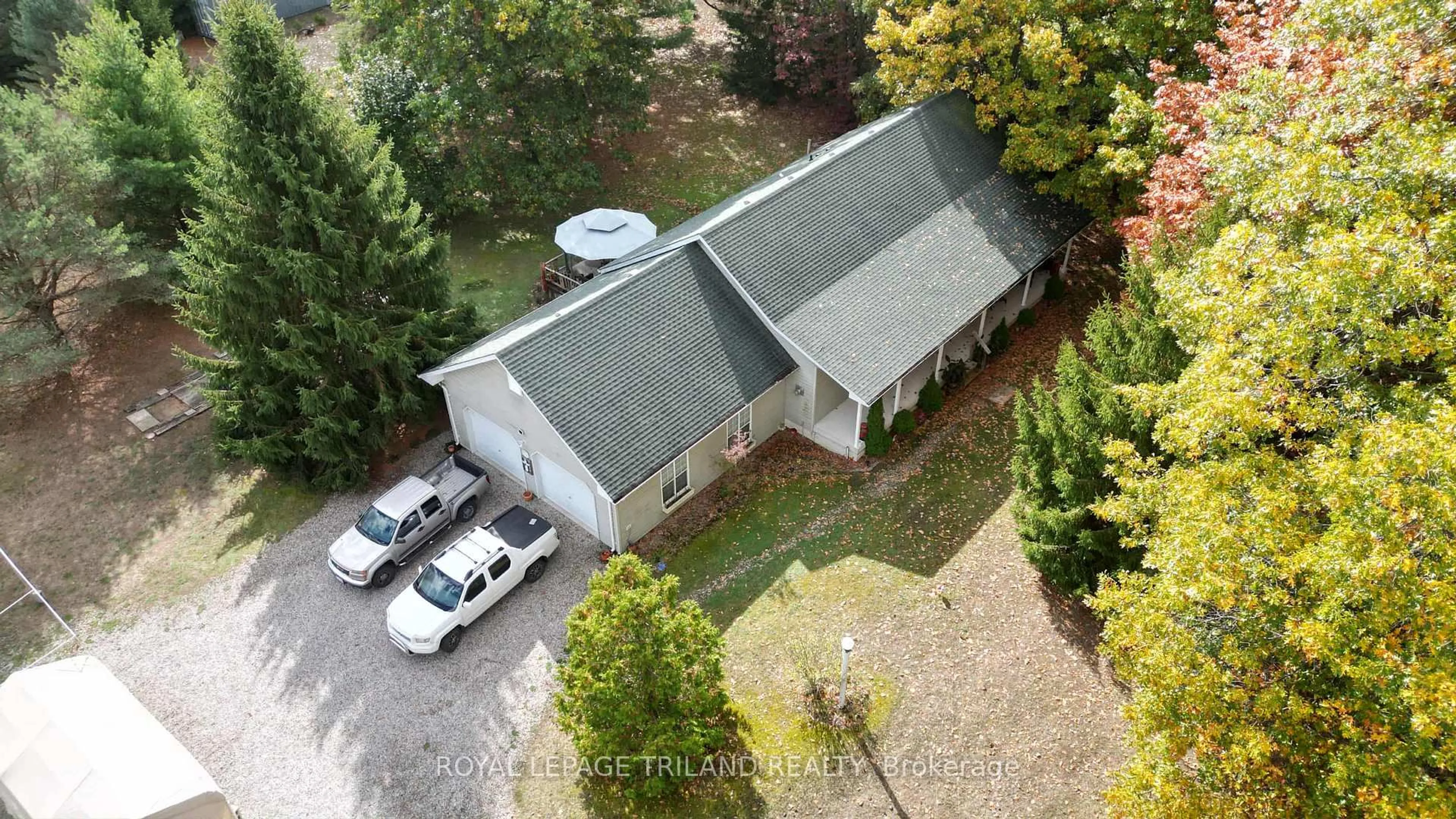 A pic from outside/outdoor area/front of a property/back of a property/a pic from drone, unknown for 9909 Northville Cres, Lambton Shores Ontario N0M 2N0