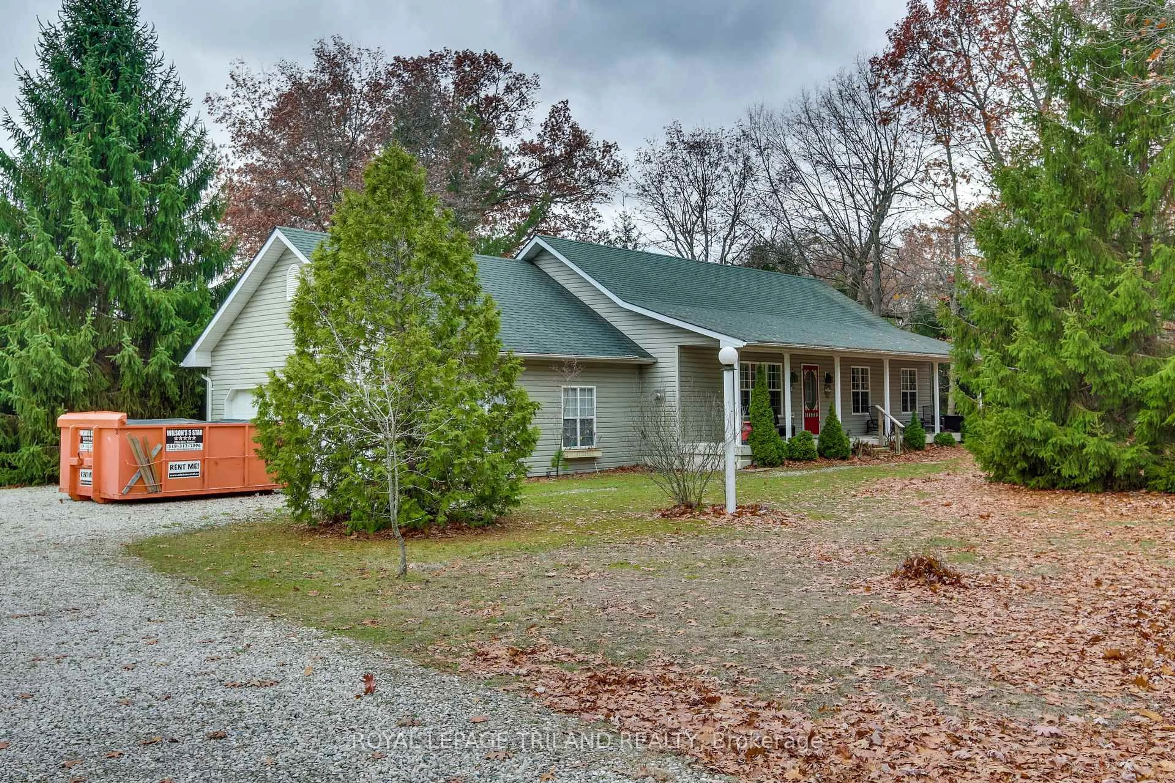 A pic from outside/outdoor area/front of a property/back of a property/a pic from drone, unknown for 9909 Northville Cres, Lambton Shores Ontario N0M 2N0