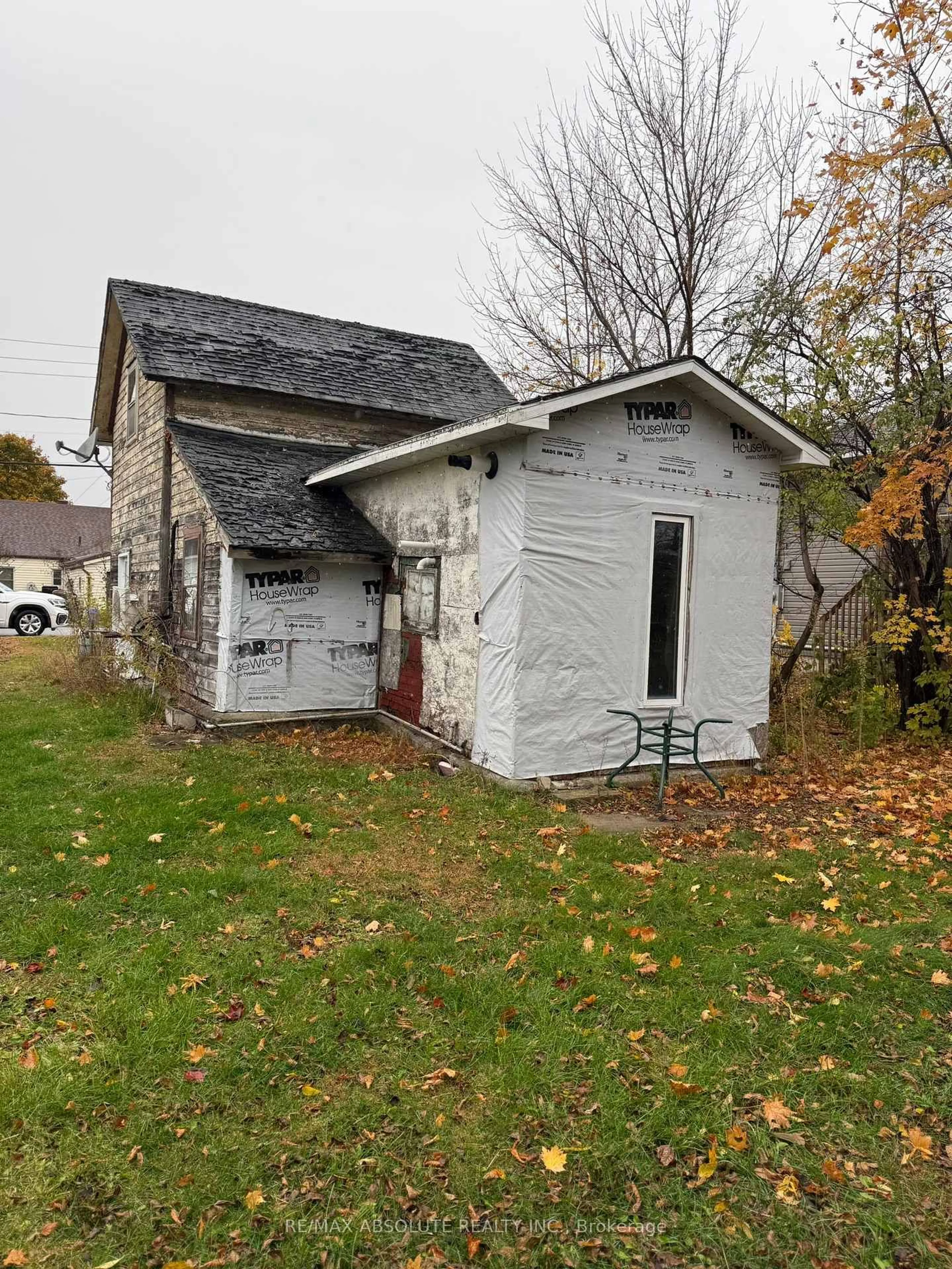 Shed for 33 Lorne St, Smiths Falls Ontario K7A 3K6