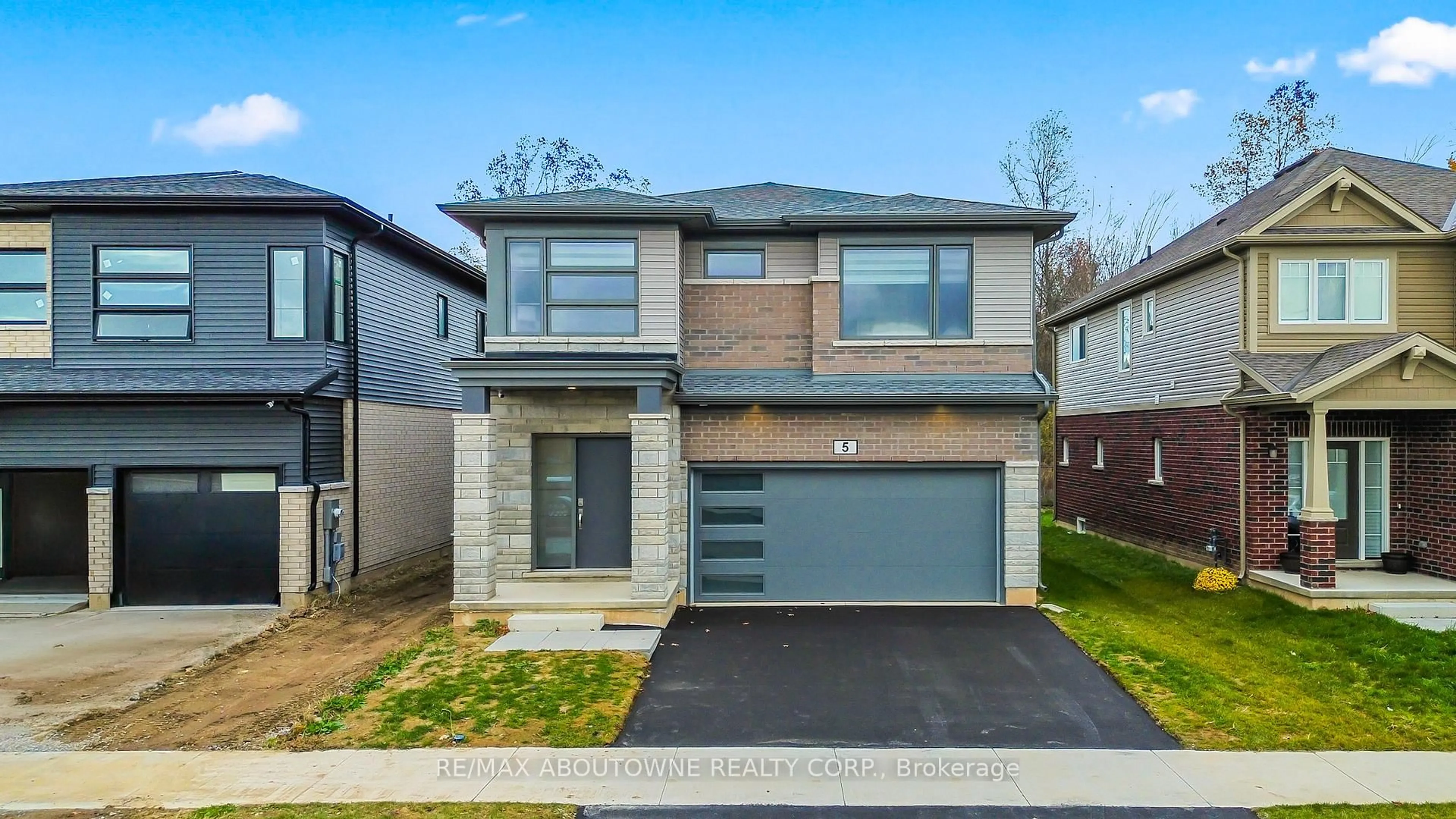 Home with brick exterior material, street for 5 Wilson Dr, Thorold Ontario L2V 0M3