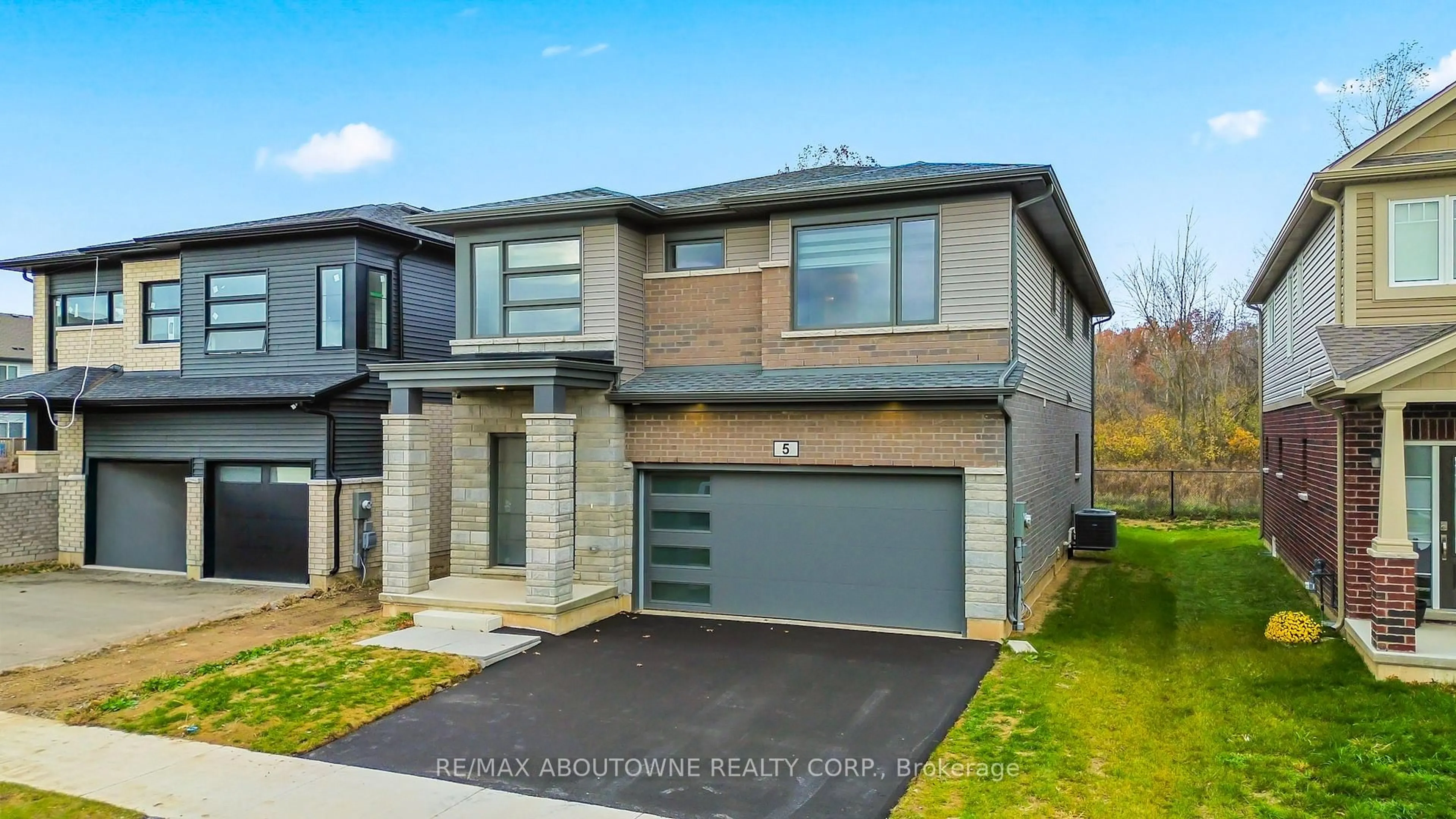 Home with brick exterior material, street for 5 Wilson Dr, Thorold Ontario L2V 0M3