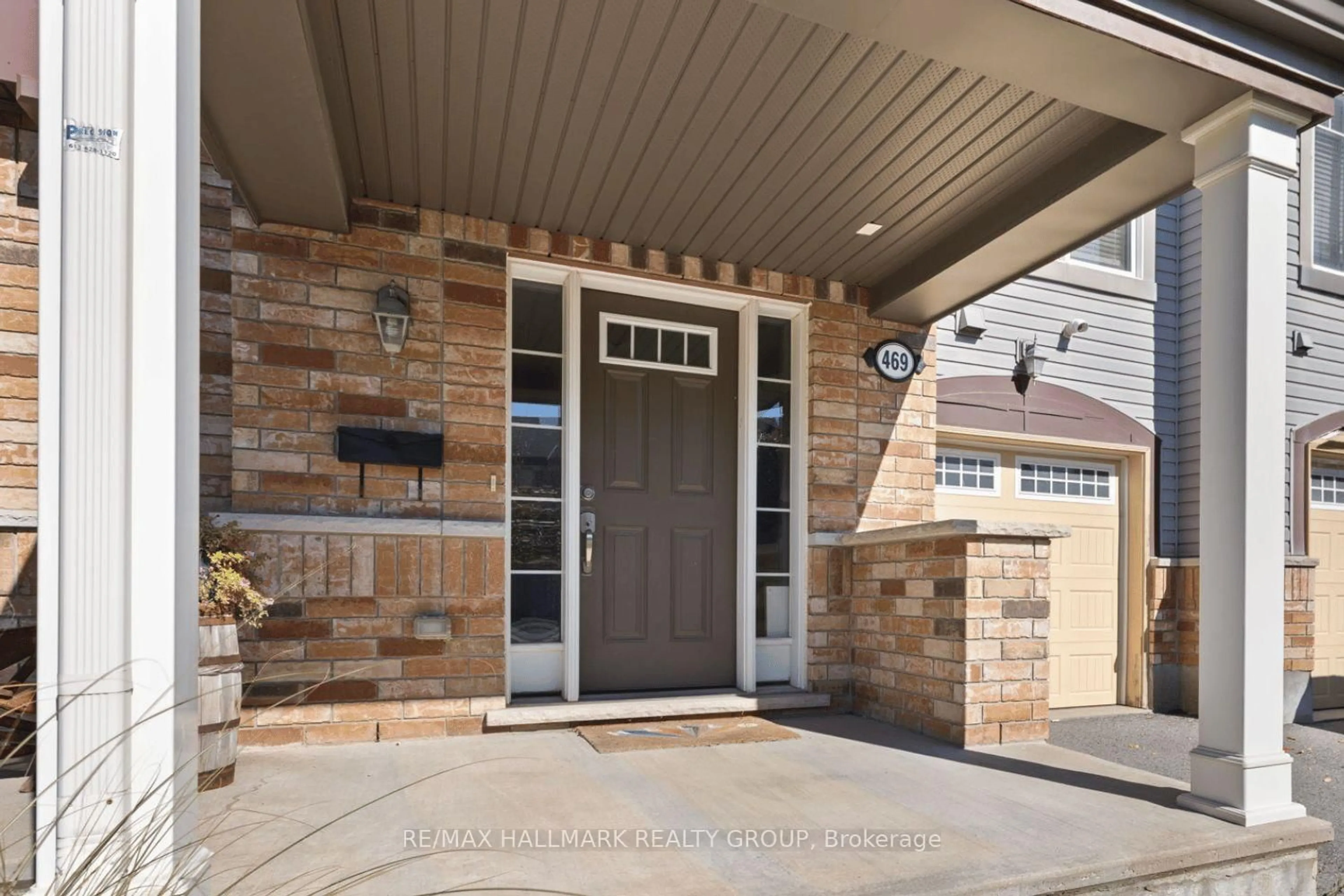 Home with brick exterior material, street for 469 Meadowhawk Cres, Ottawa Ontario K2J 5W7