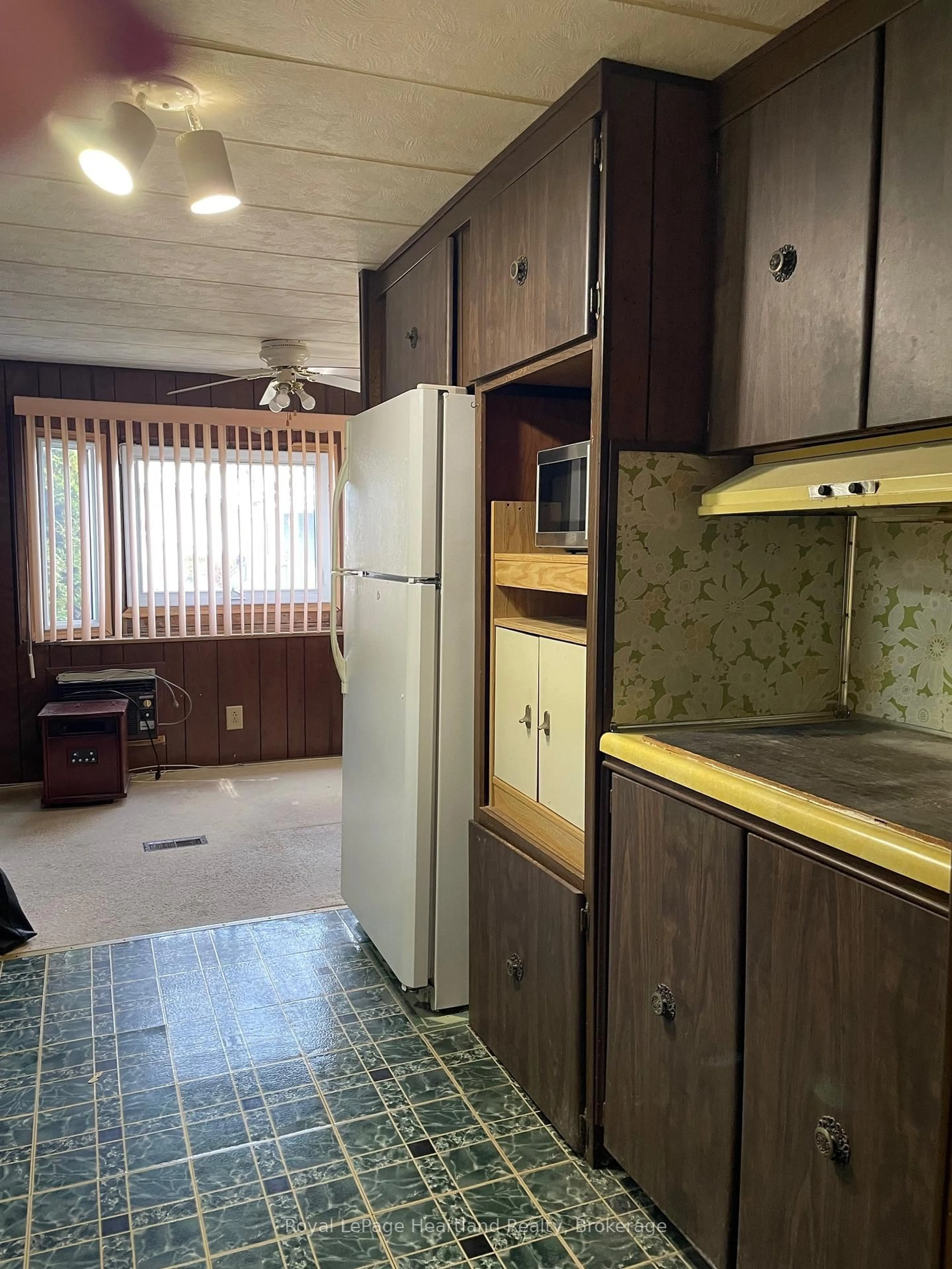 Standard kitchen, unknown for 45 Cherokee Lane, Ashfield-Colborne-Wawanosh Ontario N7A 3Y2