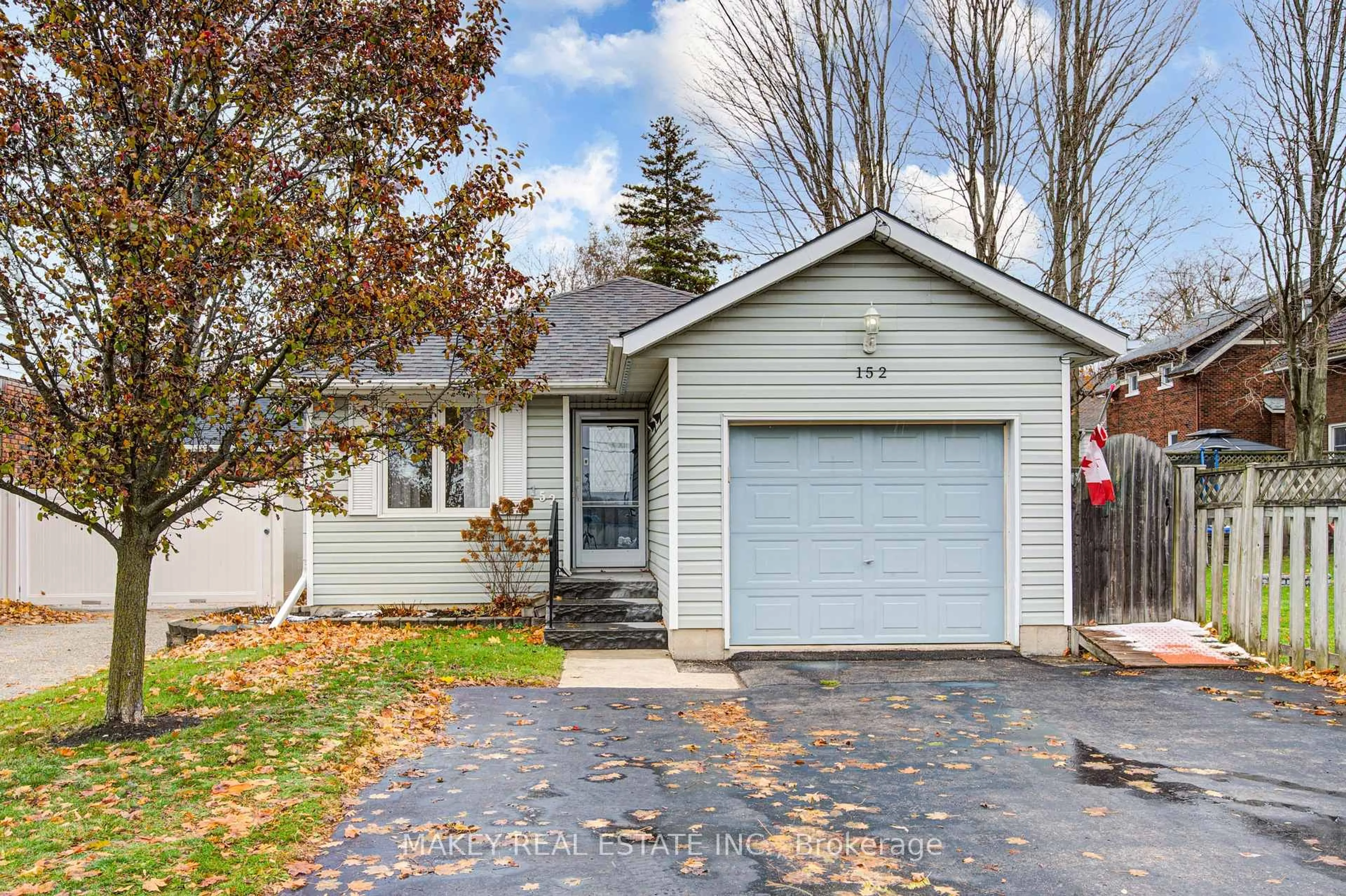 Home with vinyl exterior material, street for 152 Oxford St, Woodstock Ontario N4S 6A9