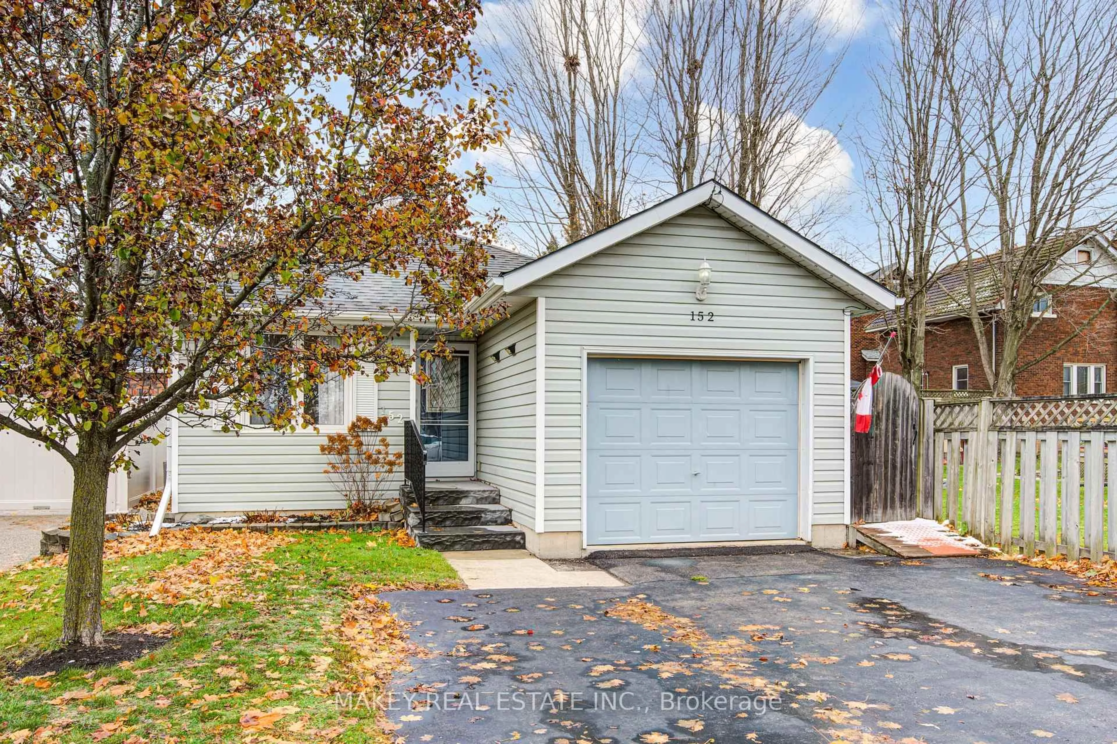 Home with vinyl exterior material, street for 152 Oxford St, Woodstock Ontario N4S 6A9