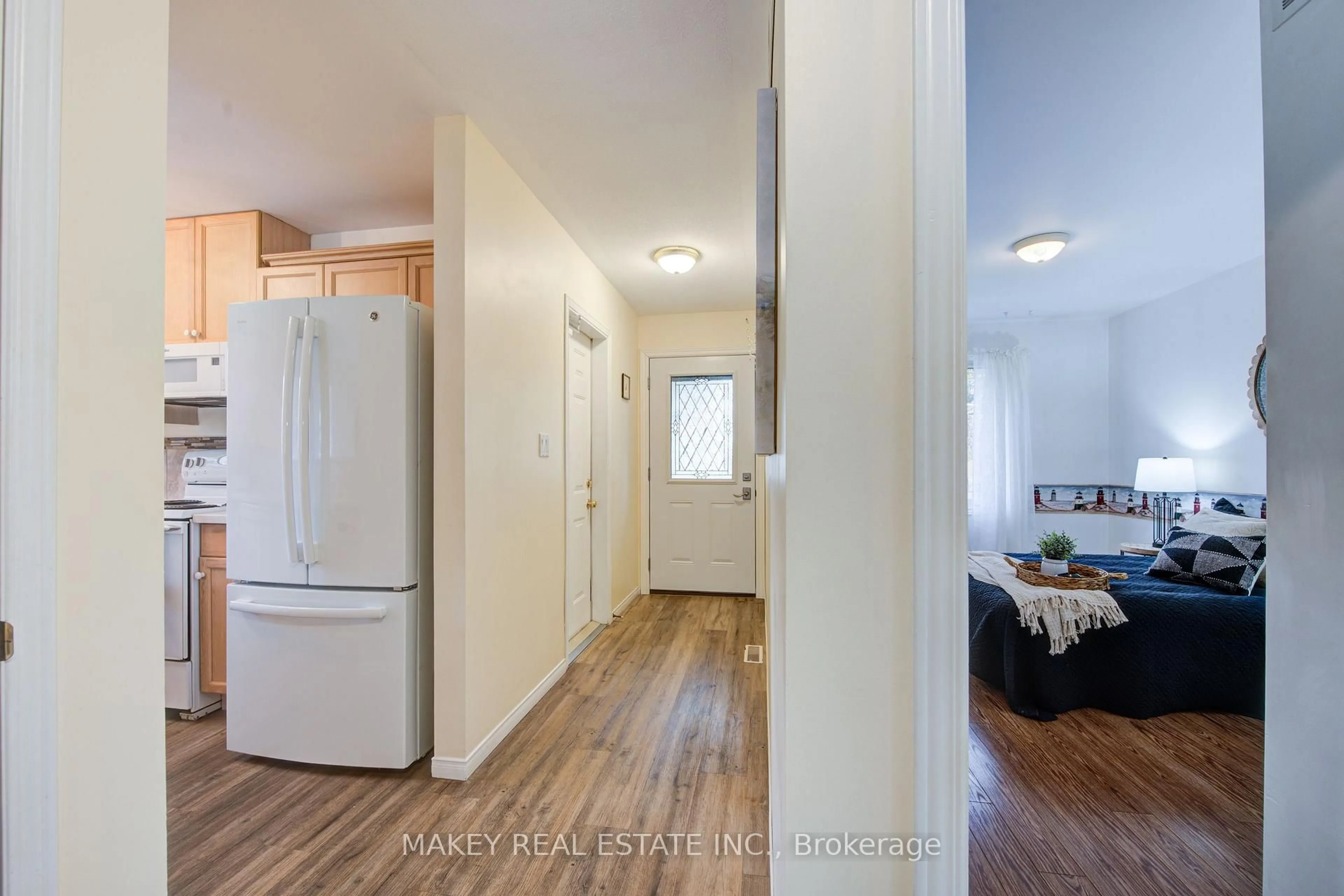 Indoor entryway for 152 Oxford St, Woodstock Ontario N4S 6A9