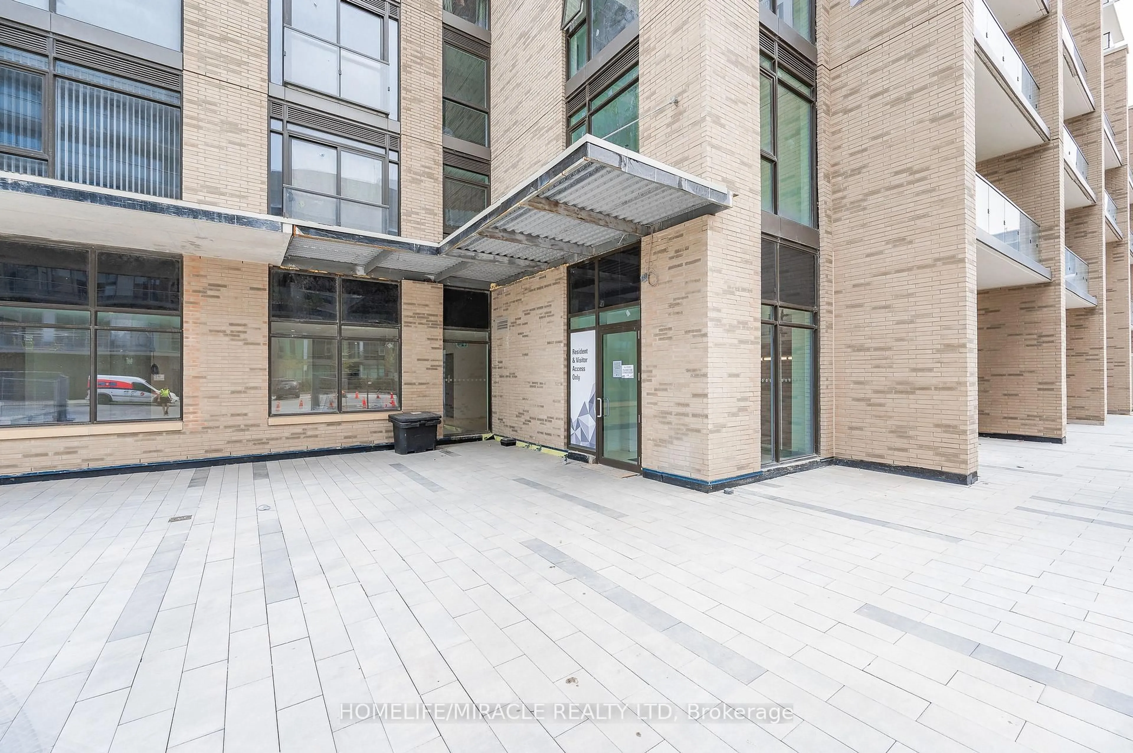 Indoor foyer for 55 Duke St #2203, Kitchener Ontario N2G 1A6