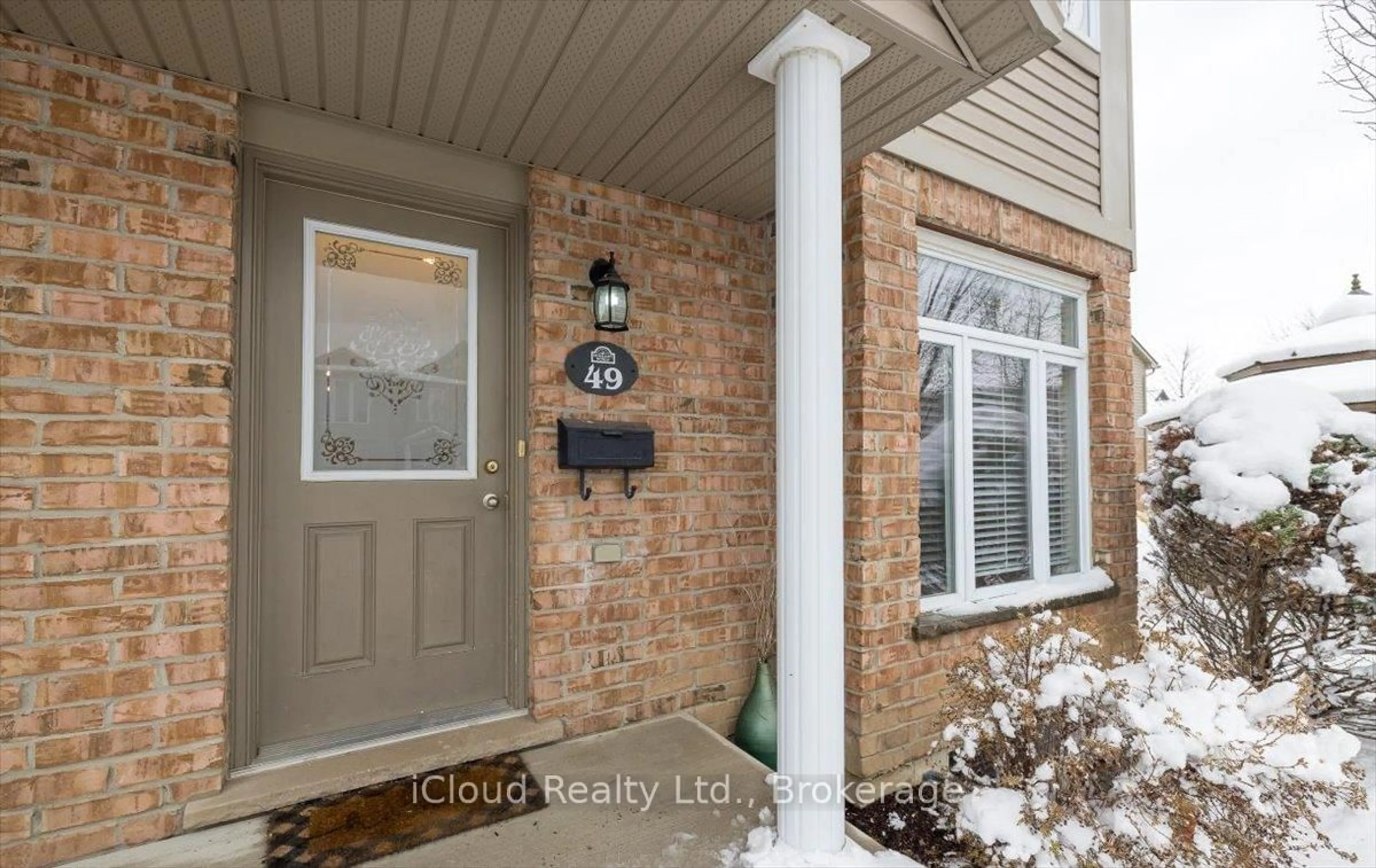 Indoor entryway for 1600 Mickleborough Dr #49, London North Ontario N6G 5R6