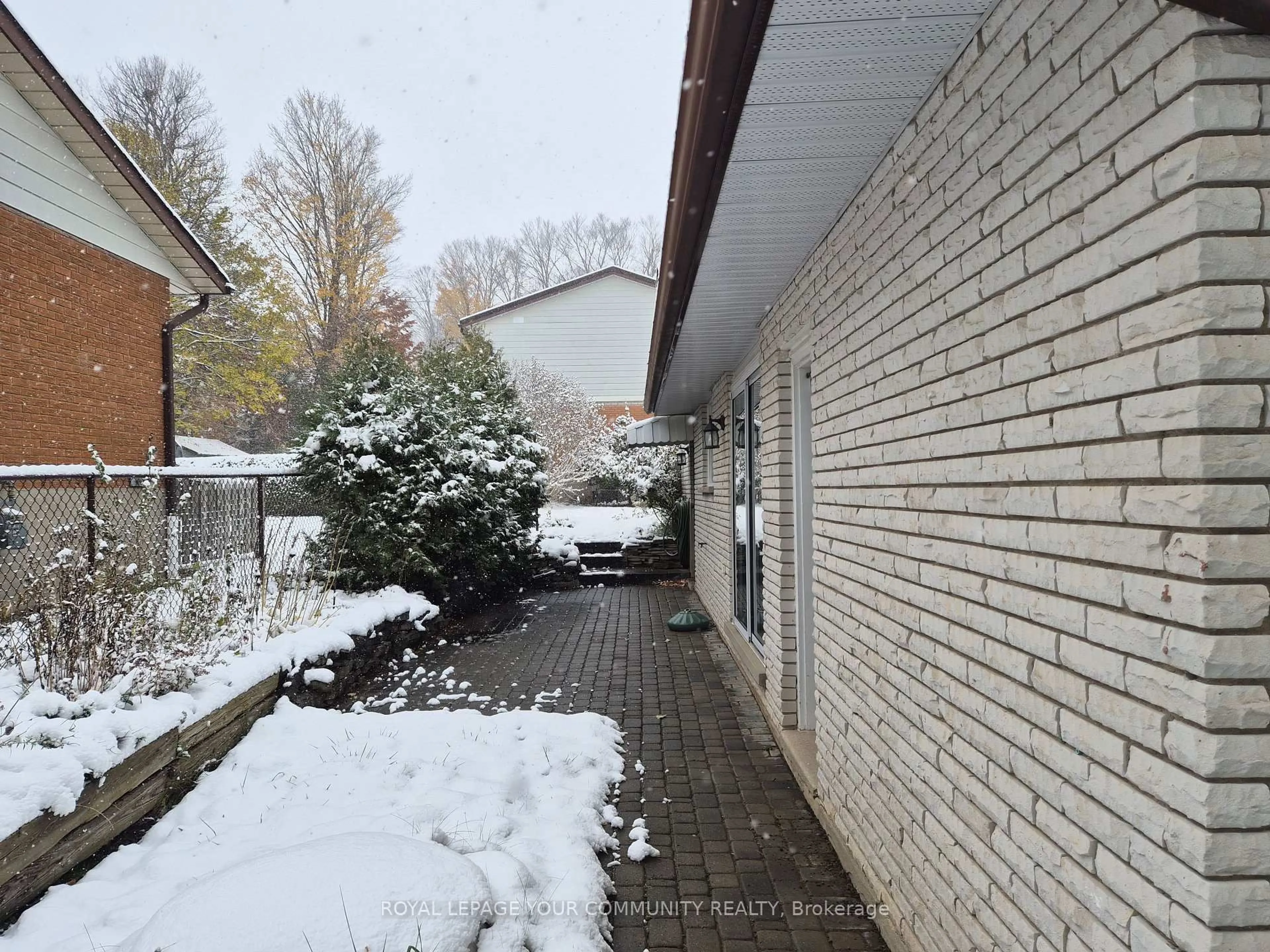 Unknown for 557 Glen Manor Blvd, Waterloo Ontario N2L 4T7