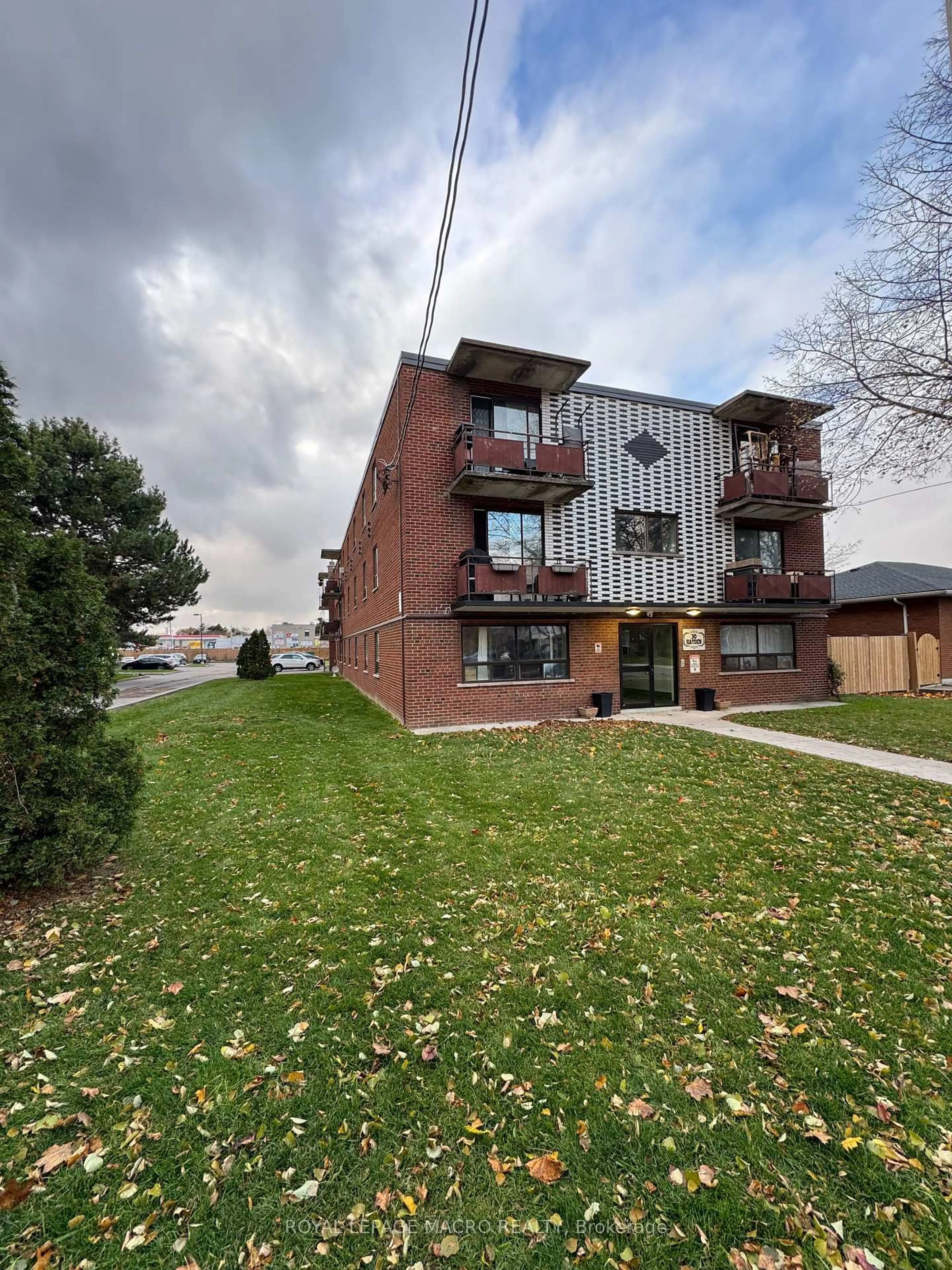 Home with brick exterior material, street for 30 Hayden St, Hamilton Ontario L9A 2X2