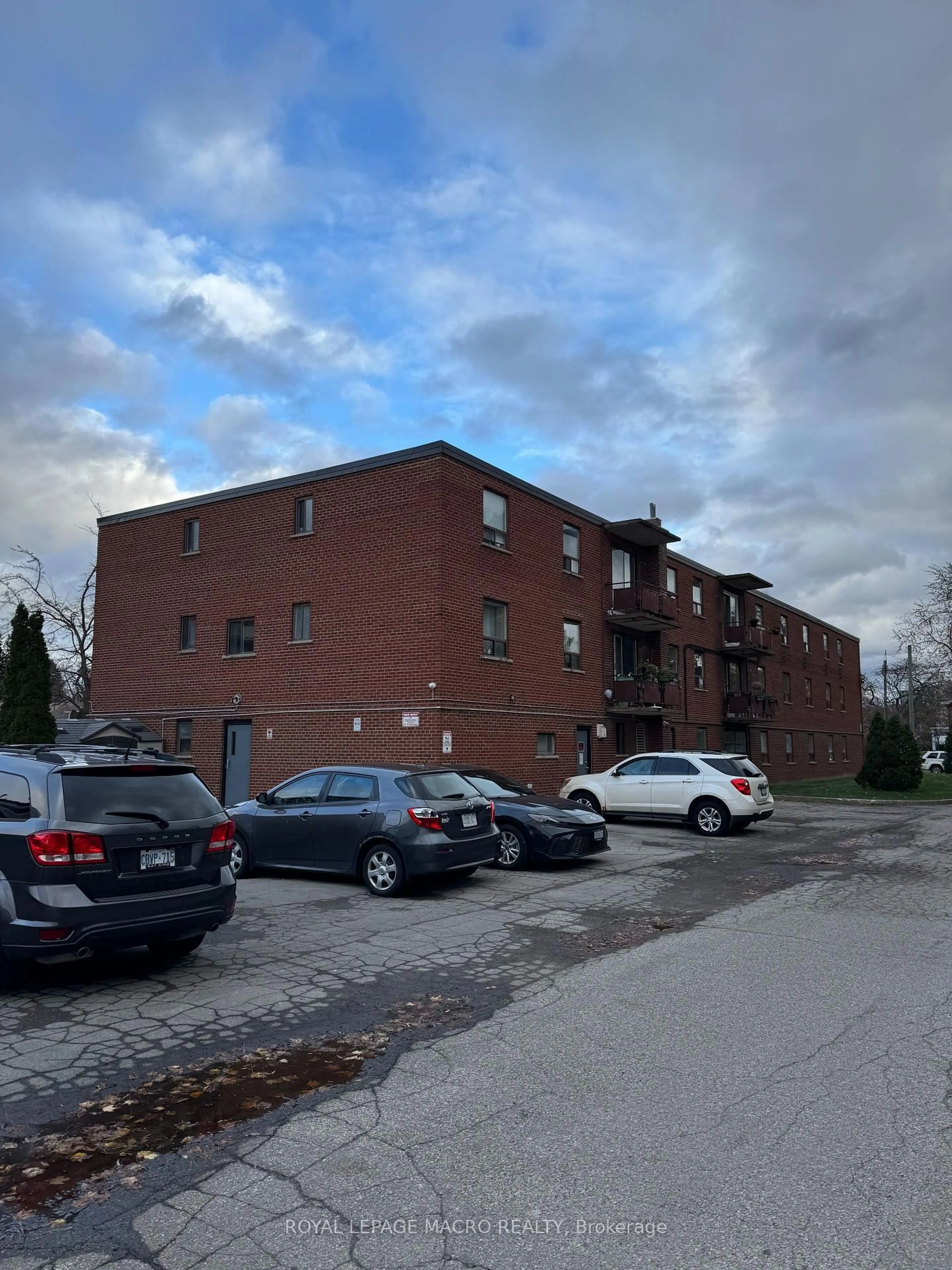 Unknown for 30 Hayden St, Hamilton Ontario L9A 2X2