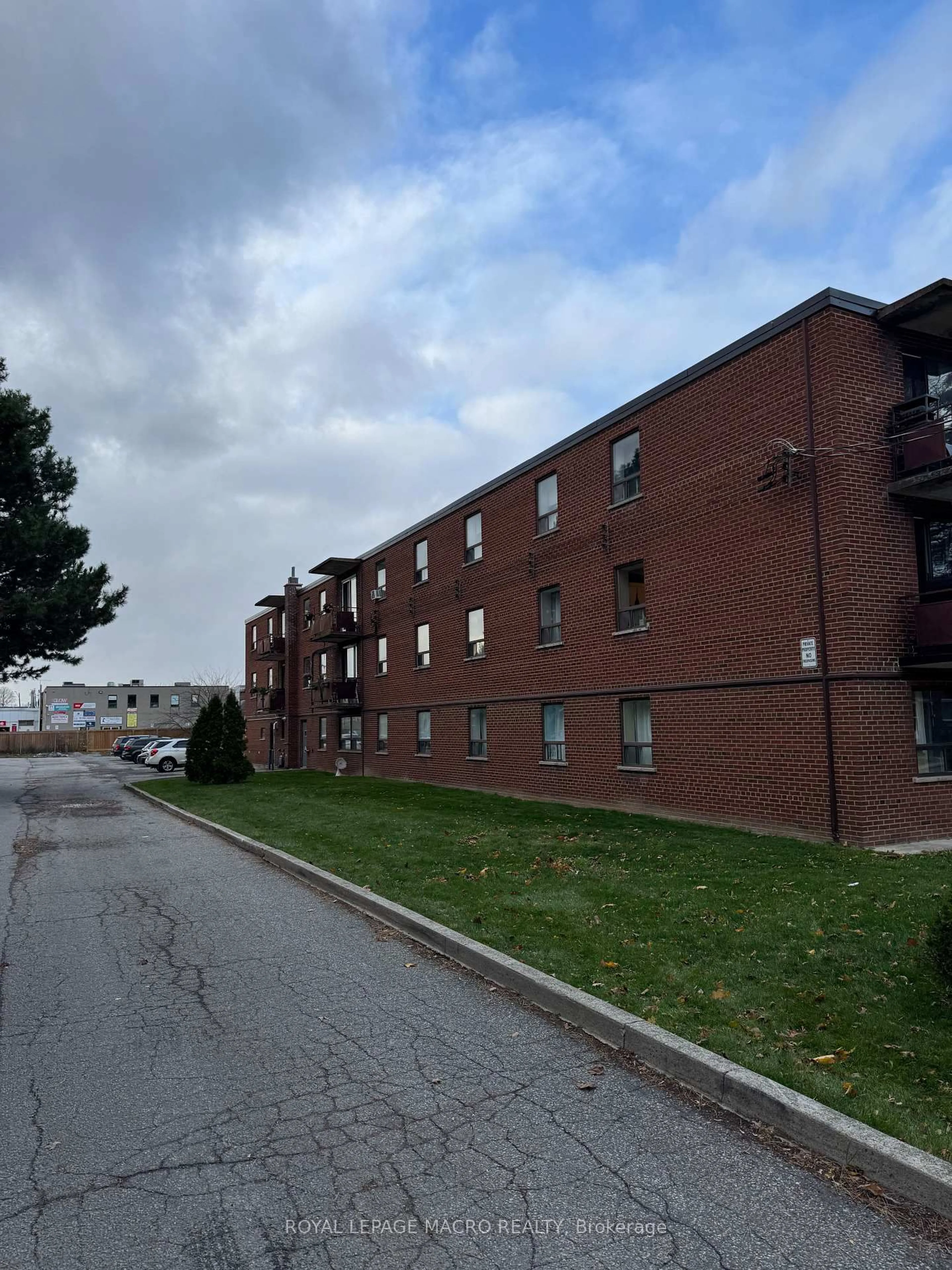 Unknown for 30 Hayden St, Hamilton Ontario L9A 2X2