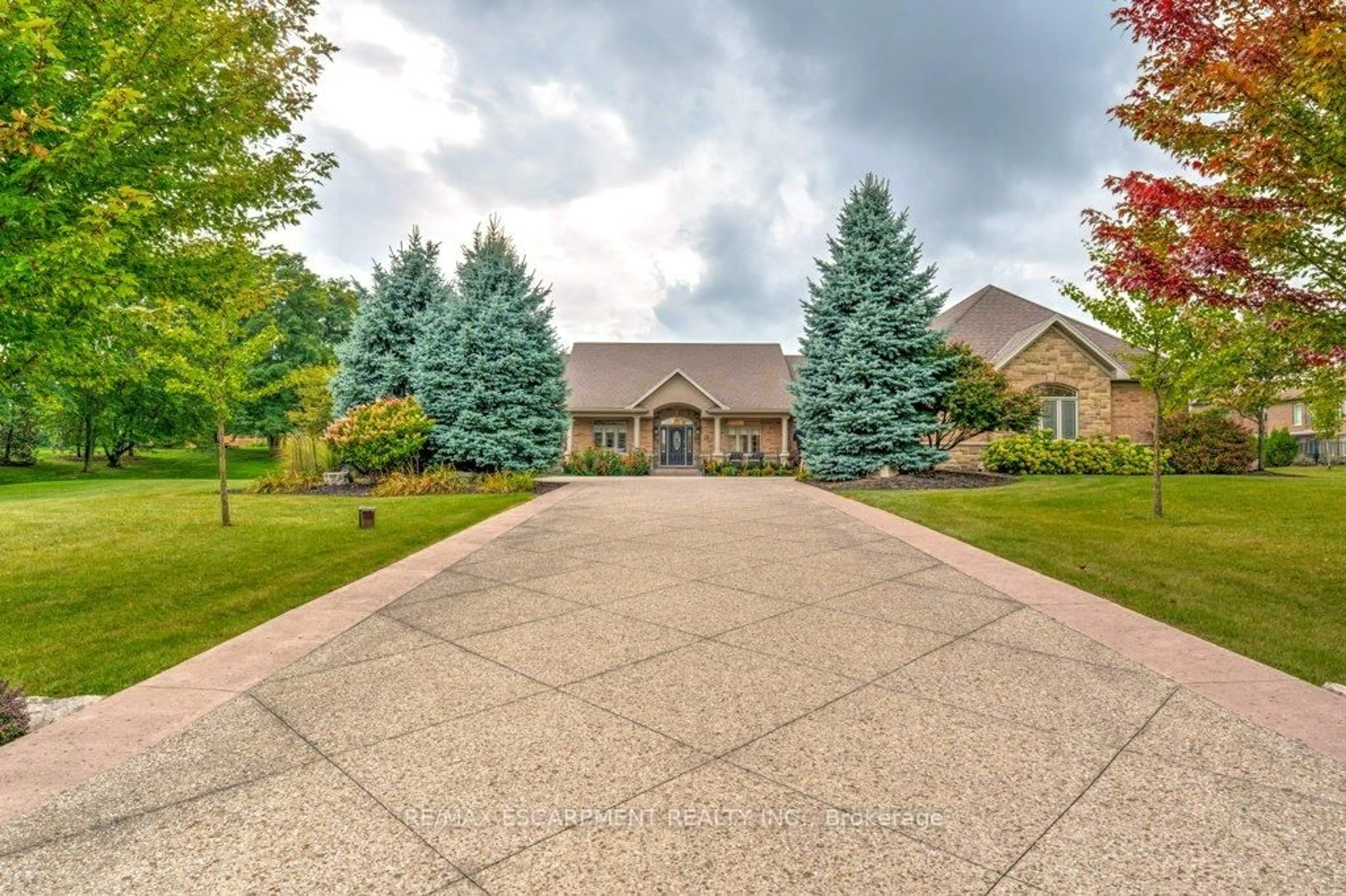 Unknown for 17 TEWS Lane, Hamilton Ontario L9H 7N4