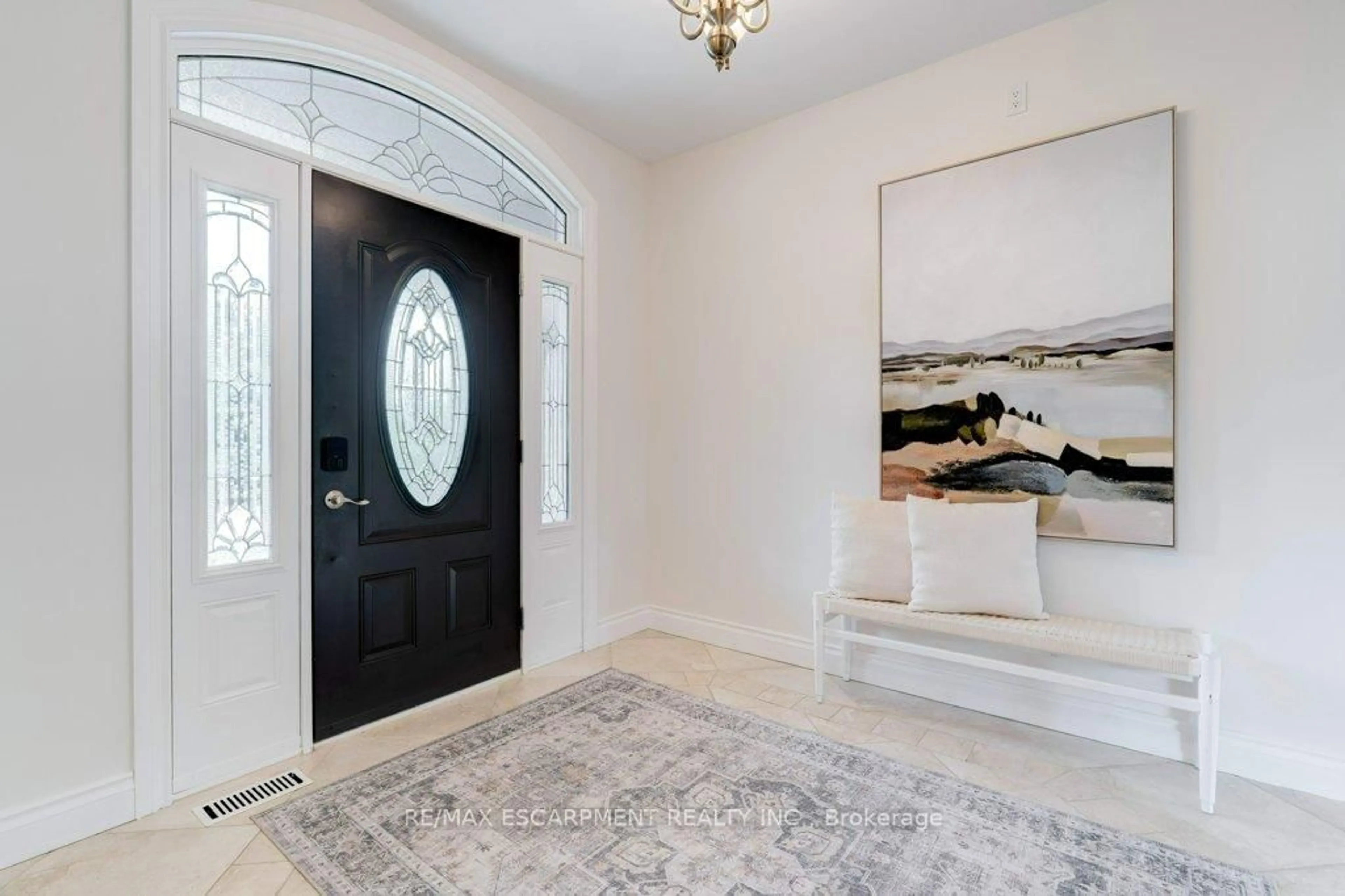 Indoor entryway for 17 TEWS Lane, Hamilton Ontario L9H 7N4